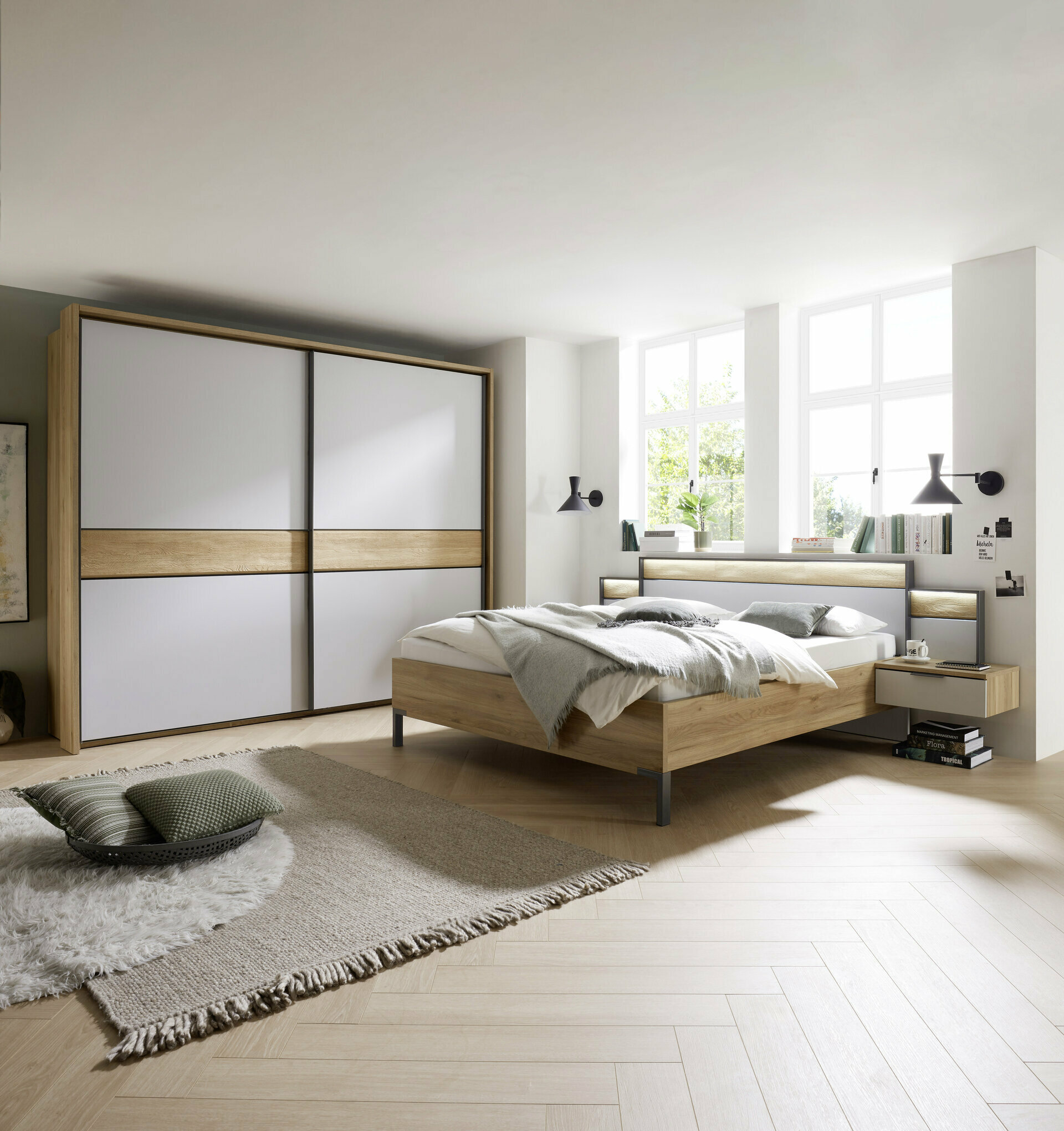 Schwebetürenschrank, Pesina