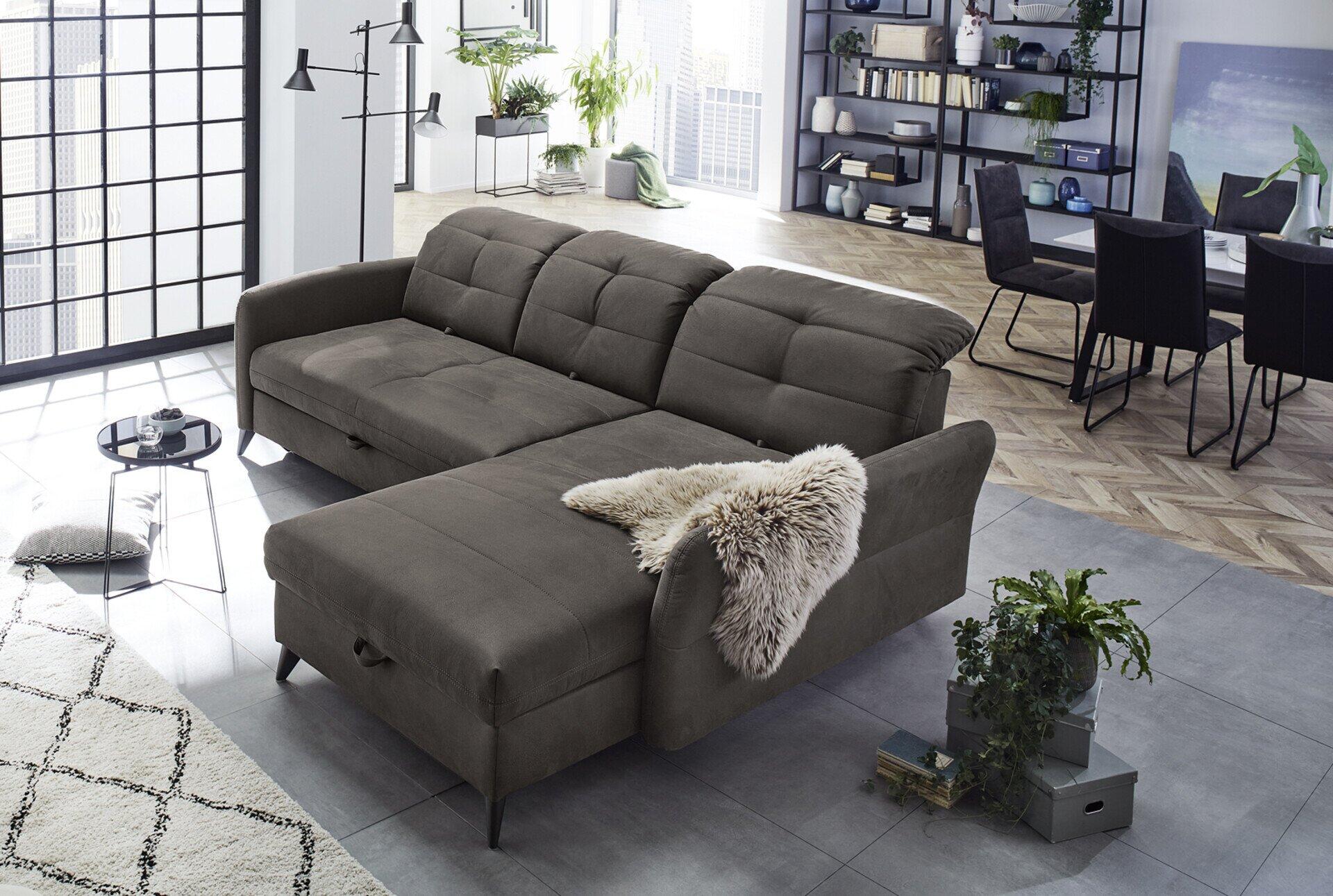 Wohnlandschaft Loft mit Schlaffunktion, detailreich gezeigt mit hochgeklappter Sitzfläche und Mechanik.