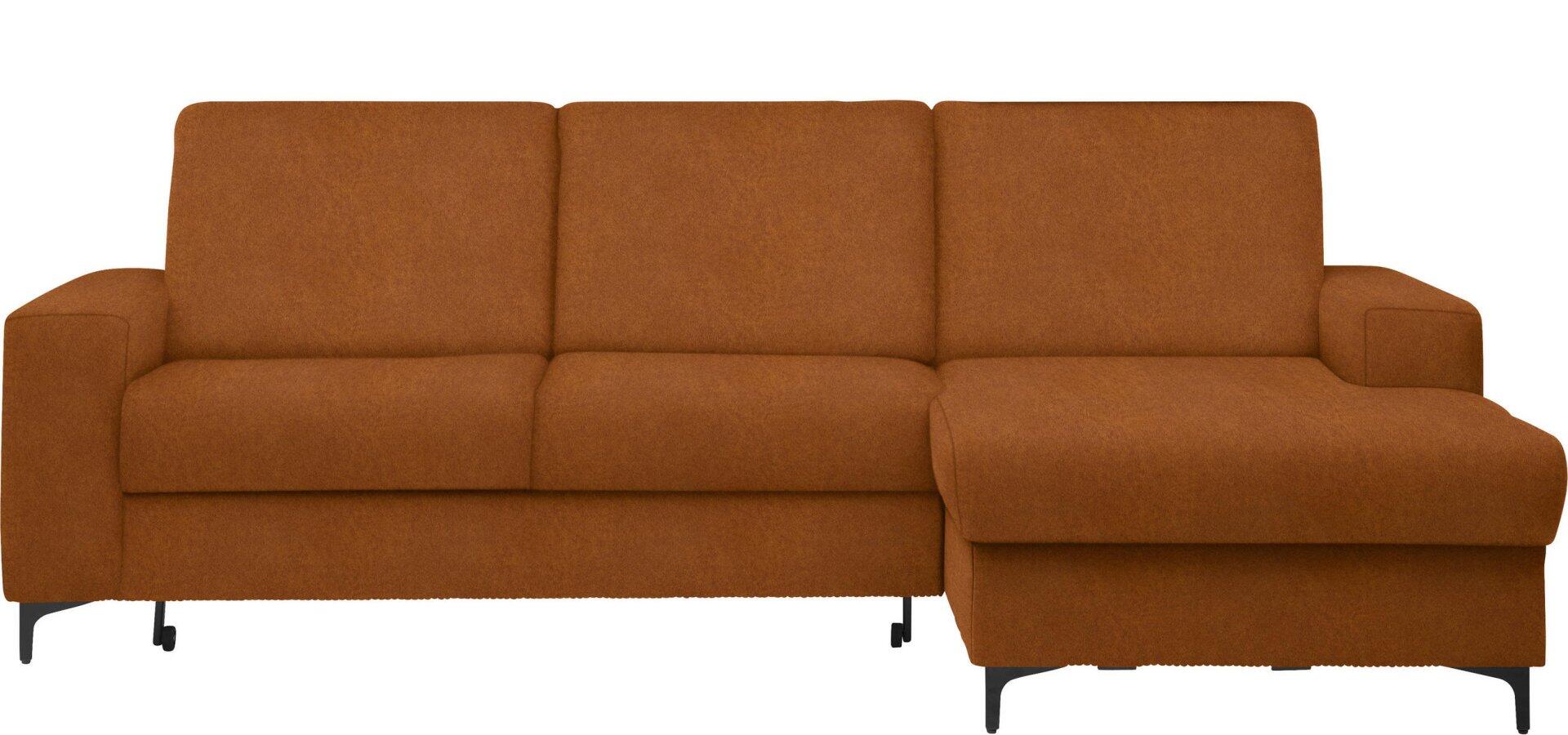 Ecksofa Balina in orange-braun mit ausgezogener Schlaffunktion und schwarzen Metallfüßen, Frontansicht.