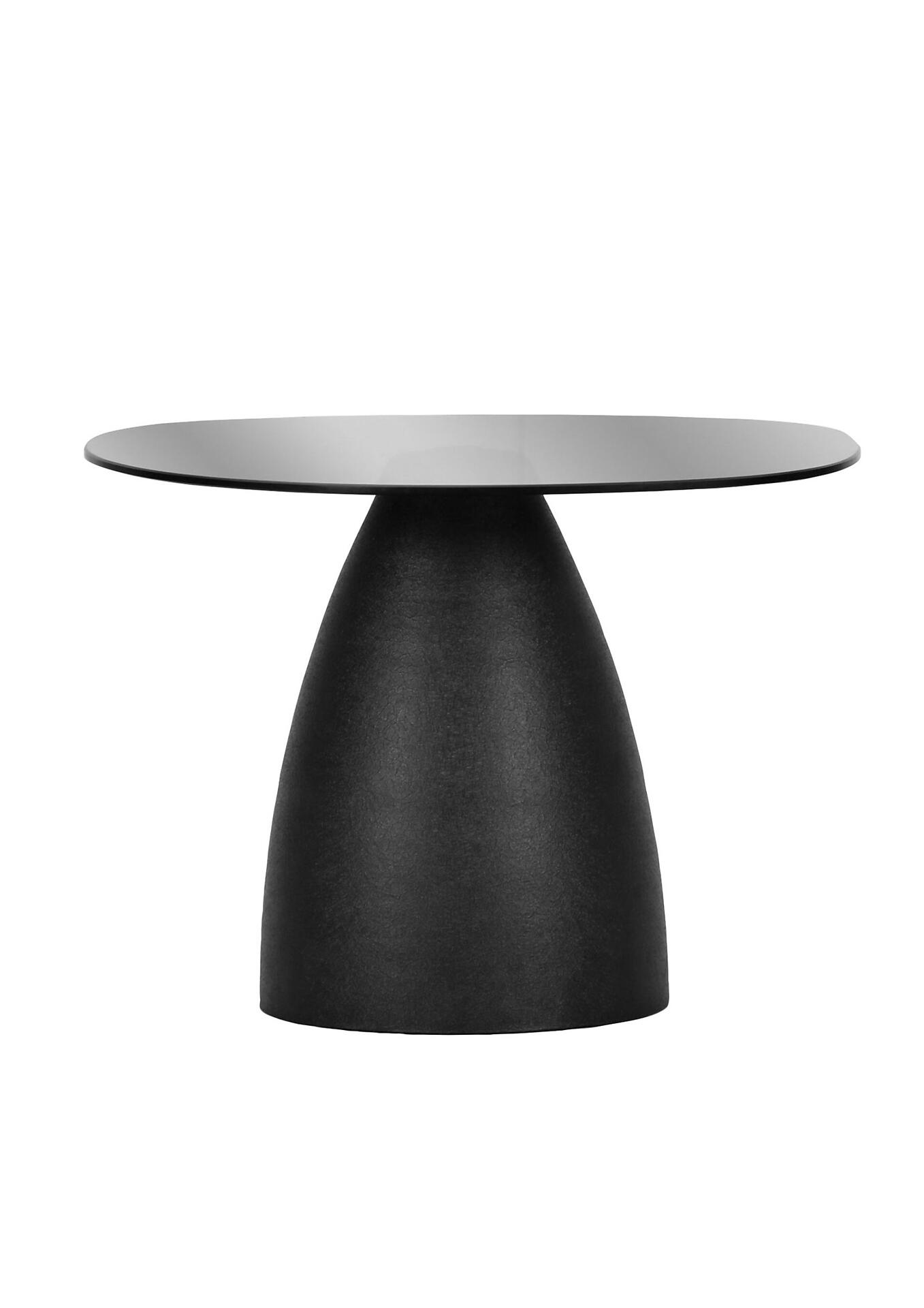 Runder Couchtisch mit schwarzer Glasplatte und konischem, strukturiertem Metallfuß in Frontalperspektive.