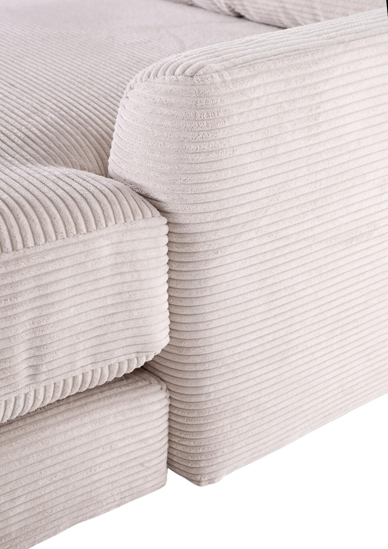 Nahaufnahme eines hellbeige Cord-Sofas, das die Struktur des Stoffes und die Form der Lehne und des Armteils zeigt.