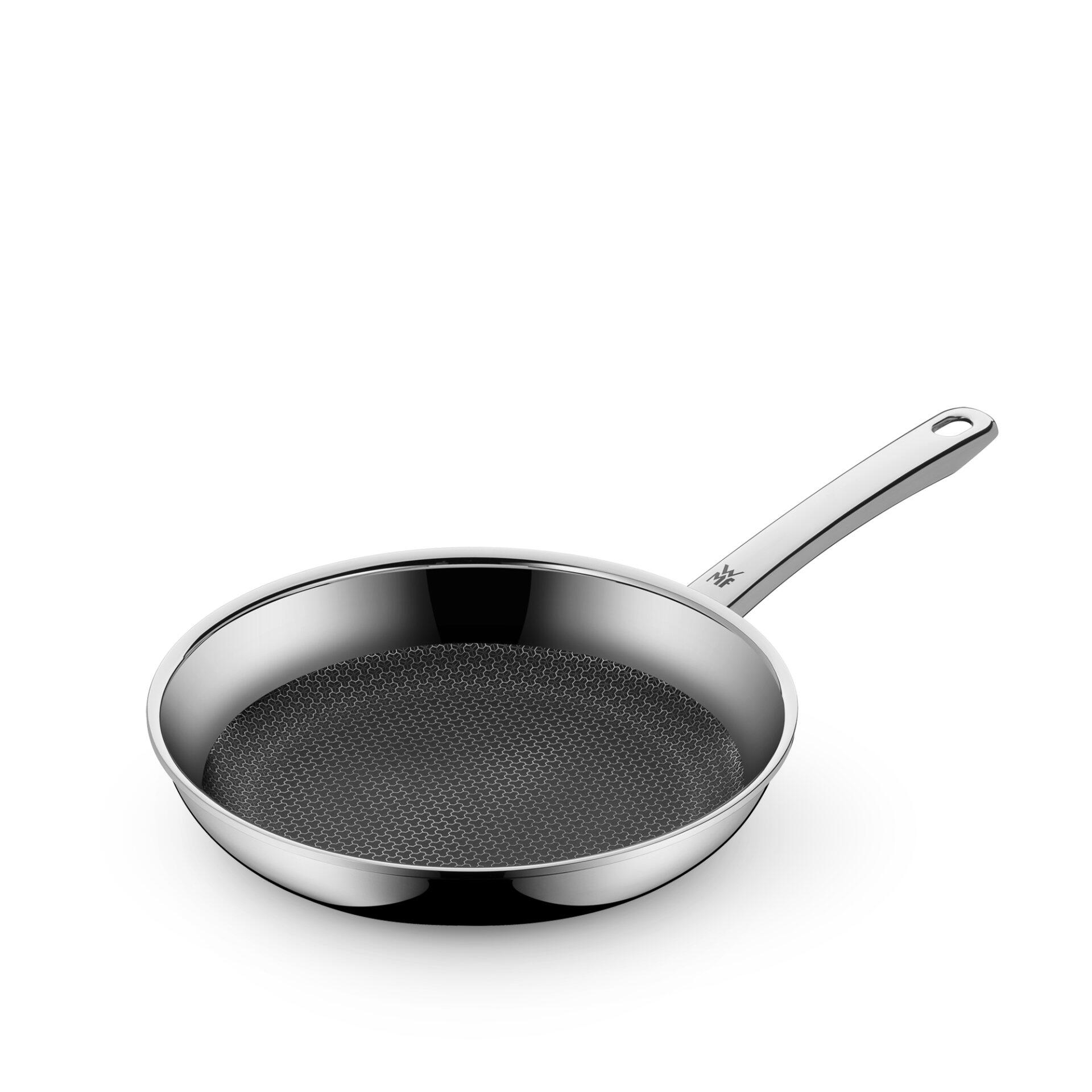 WMF Stielpfanne Profi Resist, 24 cm, Edelstahl mit sechseckiger Antihaftbeschichtung und gebogenem Griff, Detailansicht aus der Vogelperspektive.