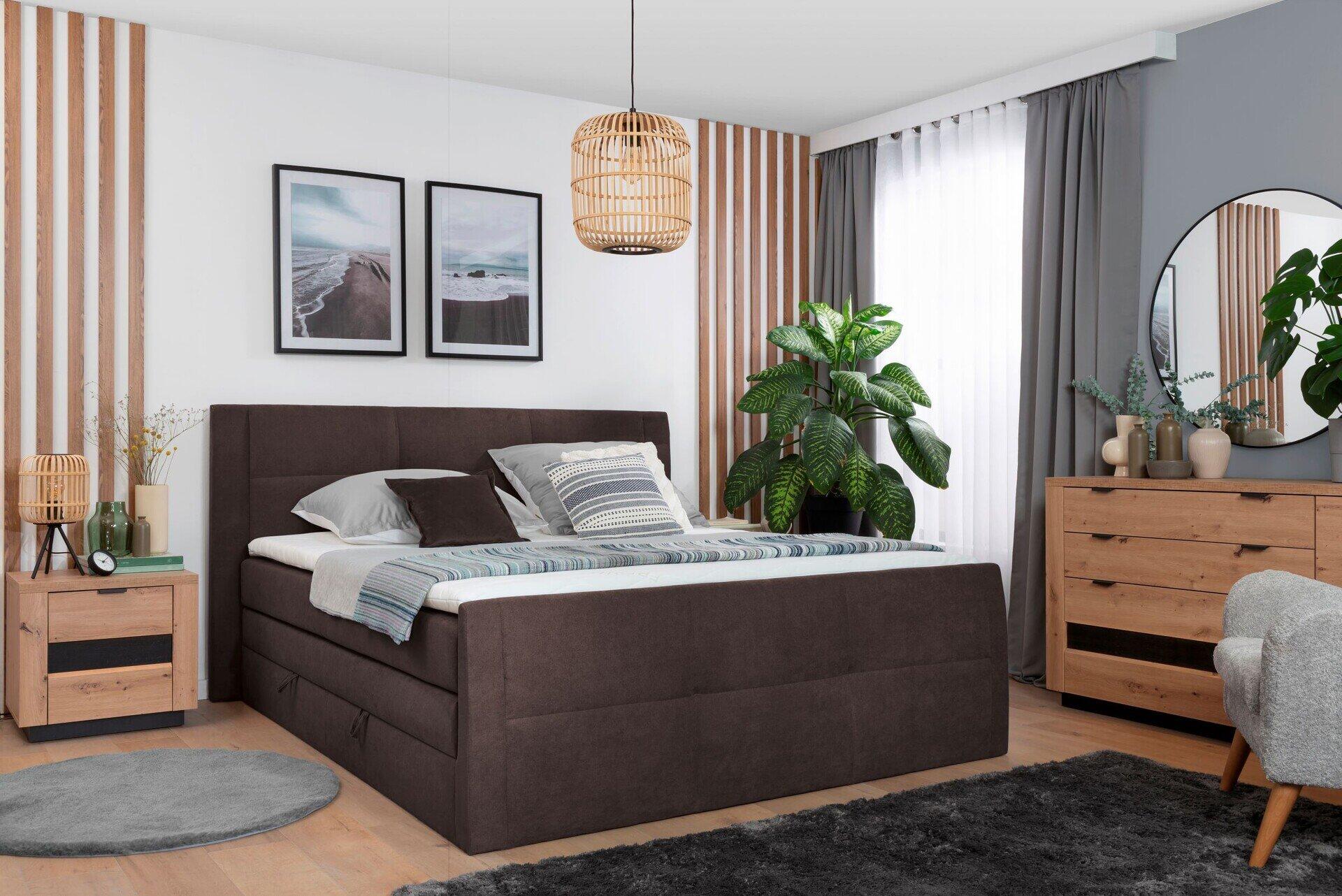 Boxspringbett Limos 2 mit dunkelbraunem Stoffbezug, gepolstertem Kopfteil und integrierten Schubladen zur Aufbewahrung.