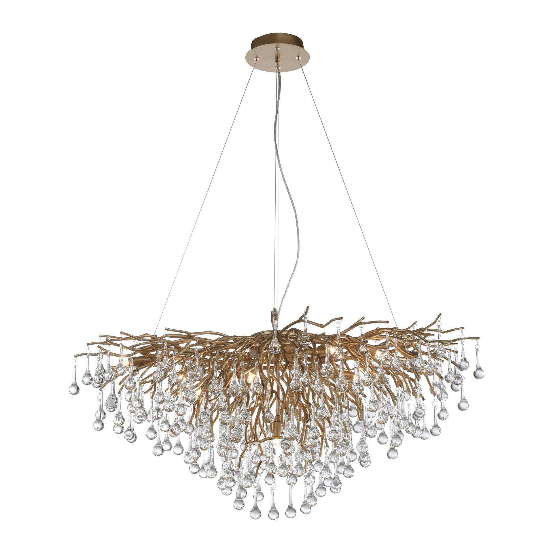 Kronleuchter Icicle: Filigrane Hängeleuchte mit goldenen Metallästen und zahlreichen Kristallperlen, die das Licht reflektieren und brechen.