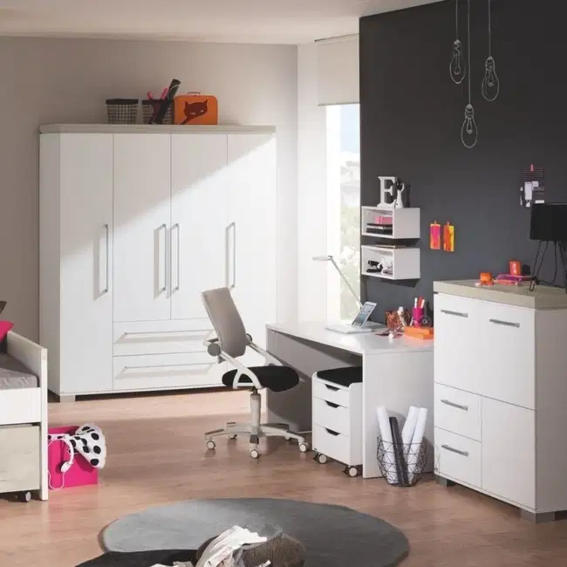 Drehtürenschrank, Kira