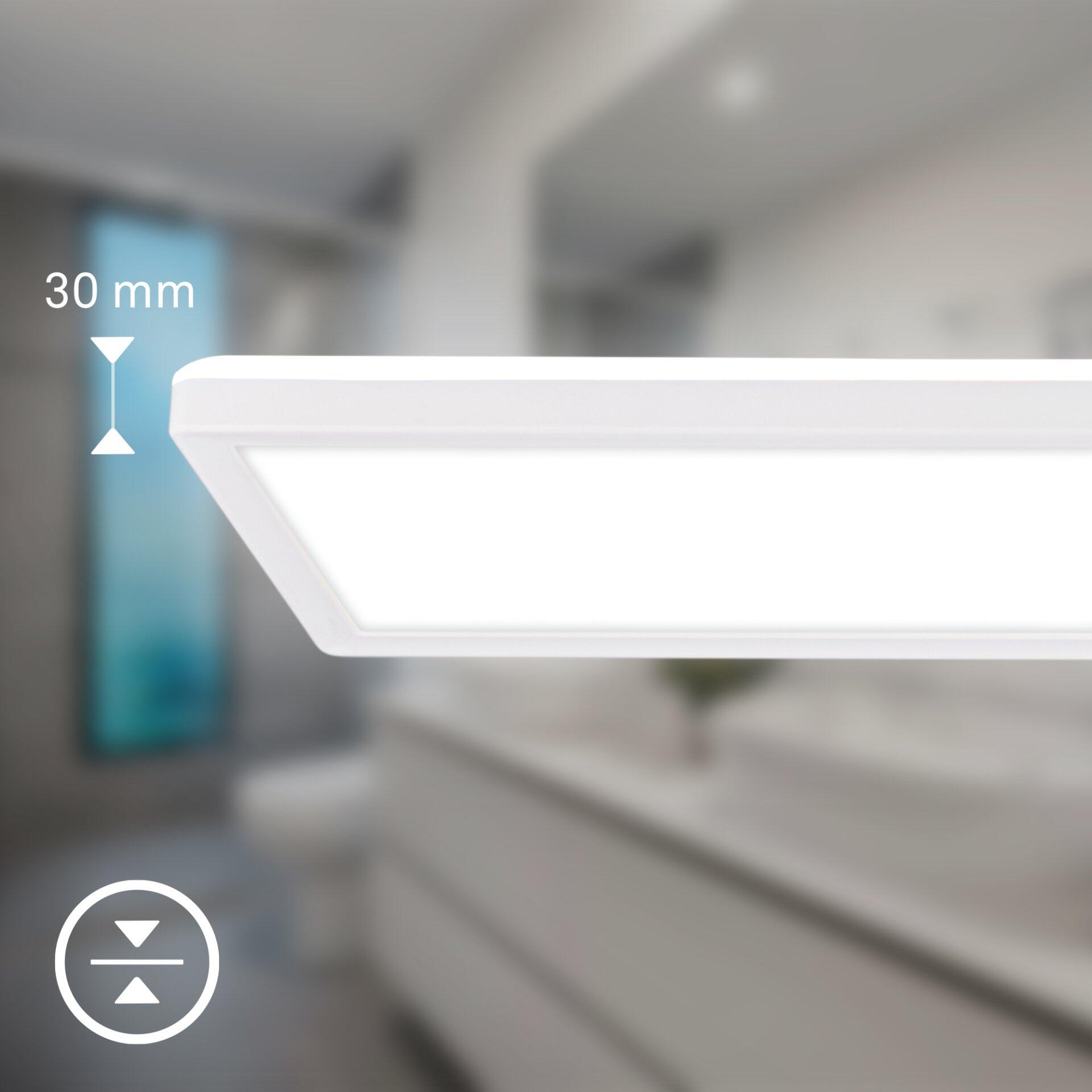 LED-Panel Move, schlanke weiße Leiste mit 30 mm Dicke, beleuchtet mit hellem, gleichmäßigem Licht, ideal für Möbel oder indirekte Beleuchtung.