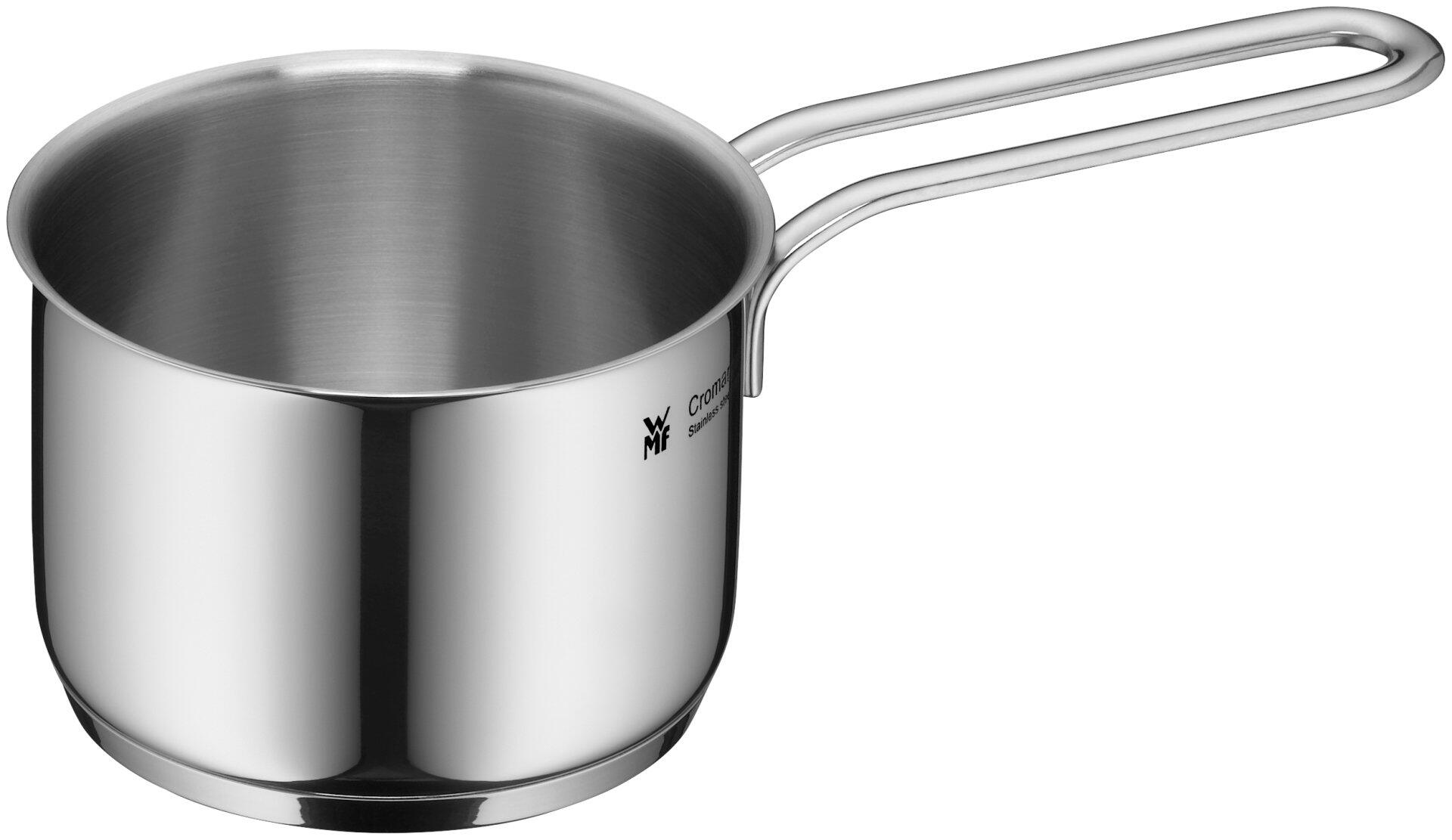 Stielkasserolle Mini von WMF aus Edelstahl mit gebogenem Griff und polierter Oberfläche, Blickwinkel frontal.