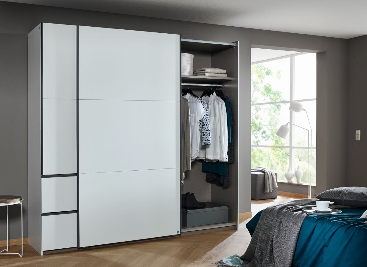 Schwebetürenschrank, Sevilla