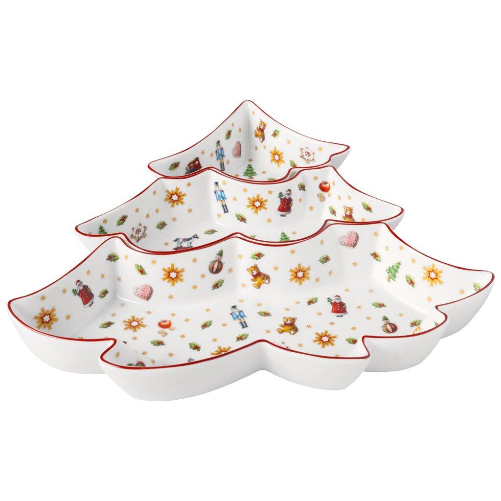 Dekorative, mehrstufige Servierplatte Toy's Delight von Villeroy & Boch in Form eines Weihnachtsbaums mit festlichen Motiven wie Sternen, Weihnachtsmännern und Tieren.