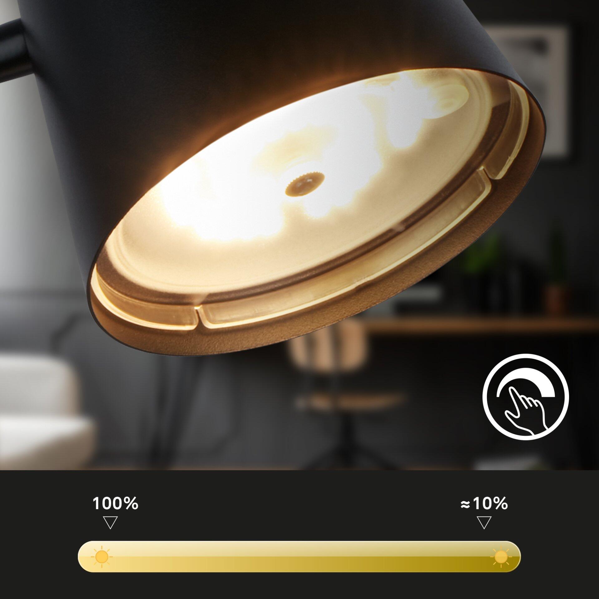 Tischleuchte Biwo mit konischem, innen goldfarbenem Lampenschirm und Touchdimmer-Funktion, aufgenommen aus einer unteren Perspektive, die das warme Licht und die intuitive Steuerung hervorhebt.