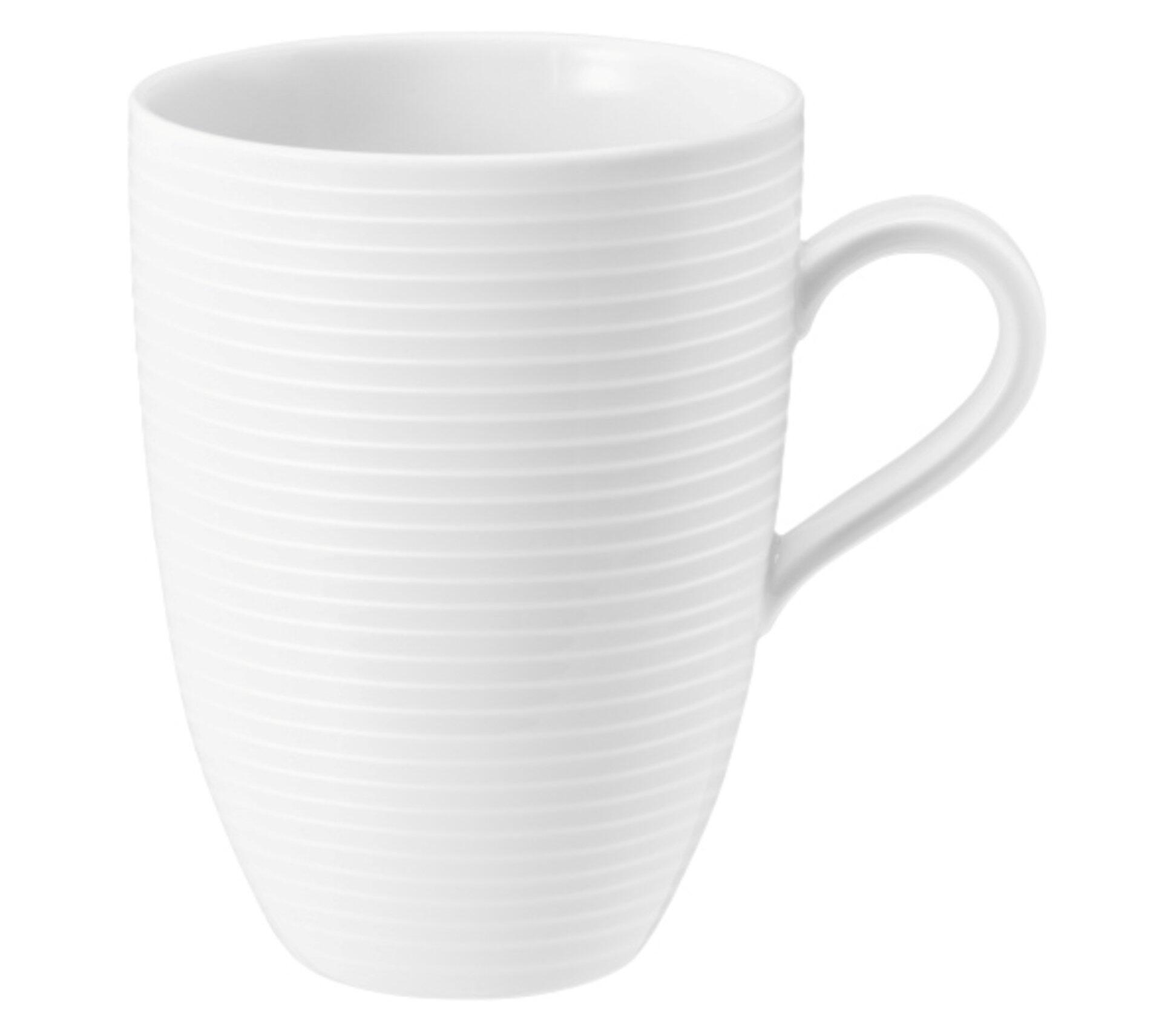 Weißer Becher Beat mit strukturiertem Korpus, Henkel und Dreiperspektive.