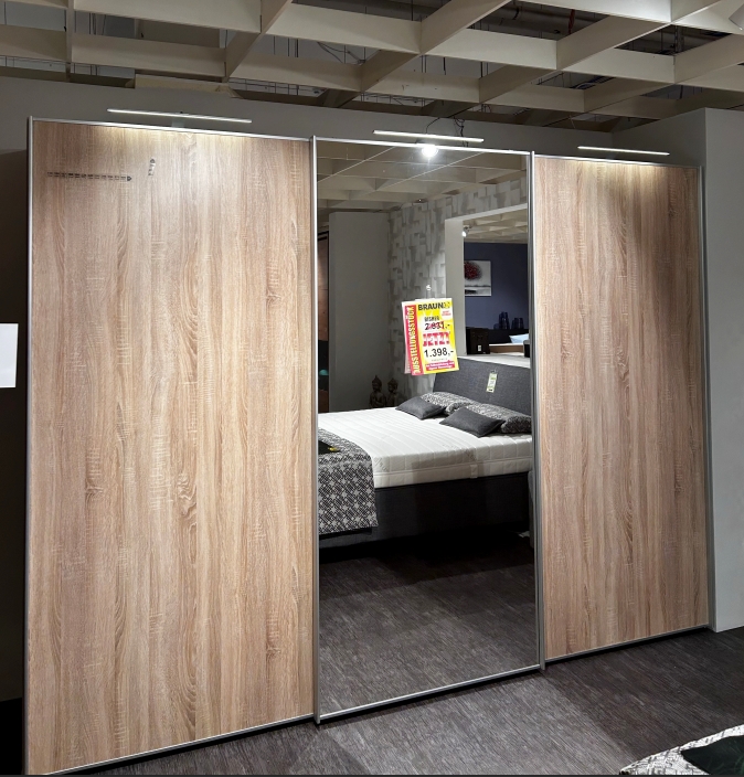 Schwebetürenschrank