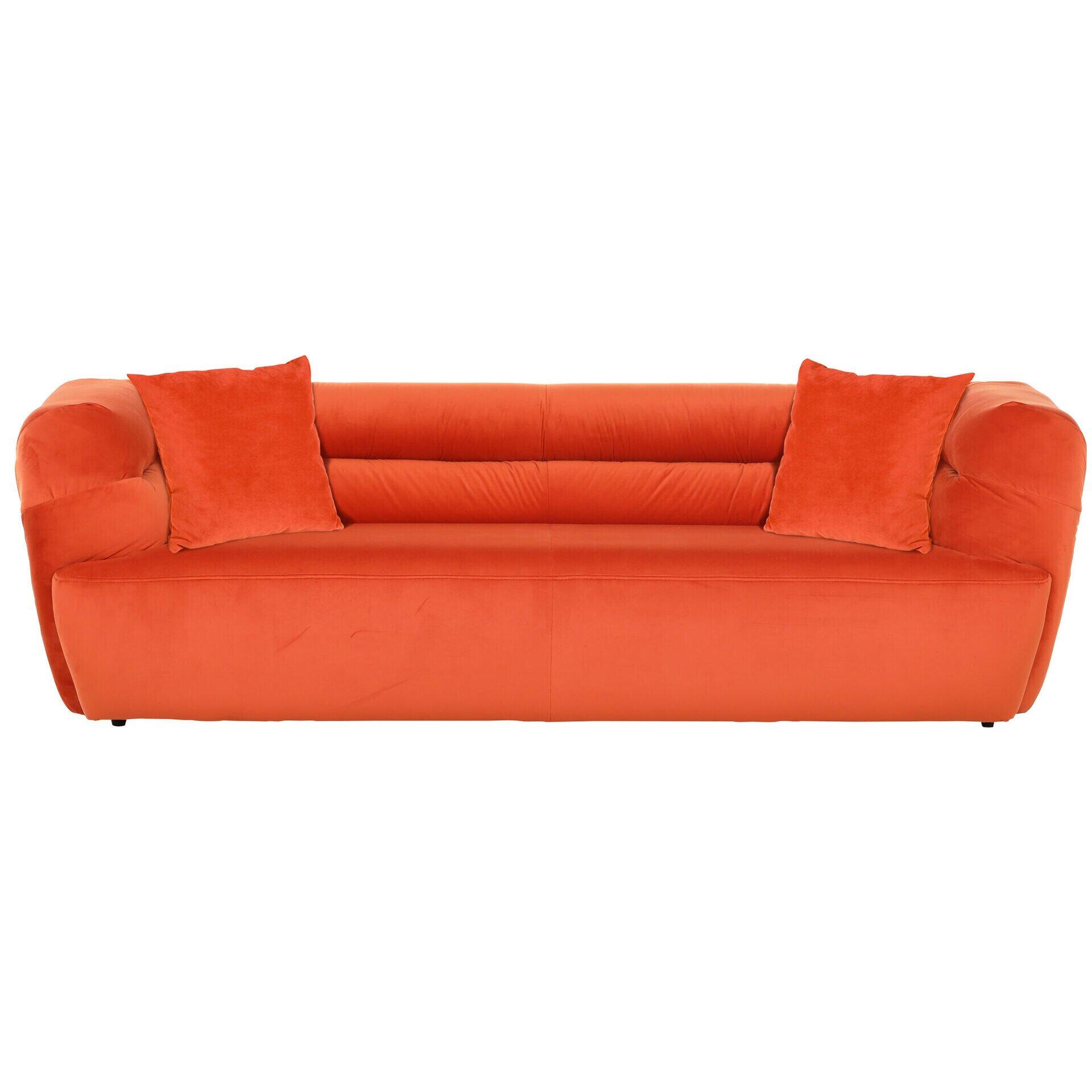 Megasofa Volano in Orange aus Frontalperspektive mit niedriger Sitzfläche, hoher Rückenlehne und zwei passenden Kissen.