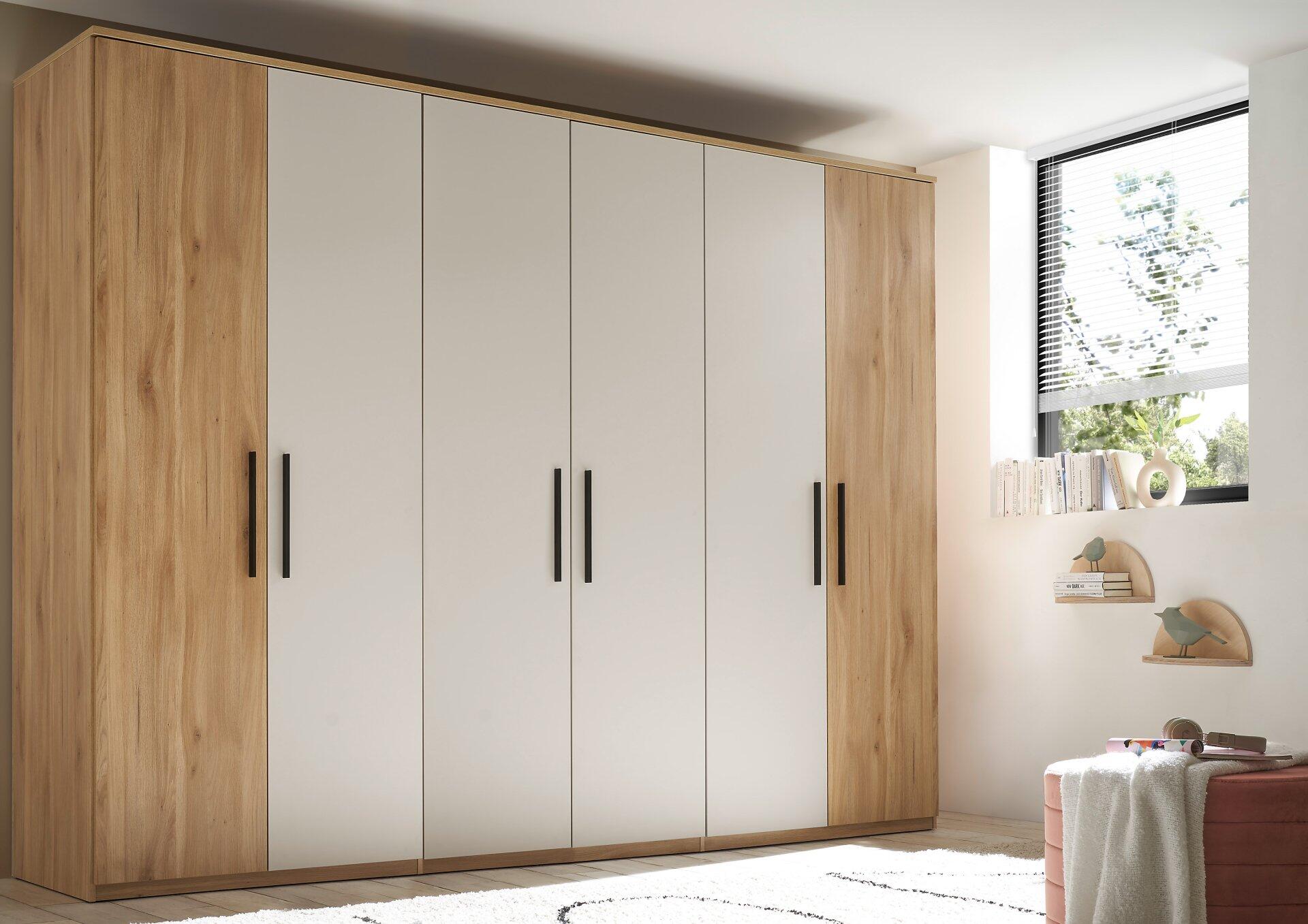 Kleiderschrank, Tabina