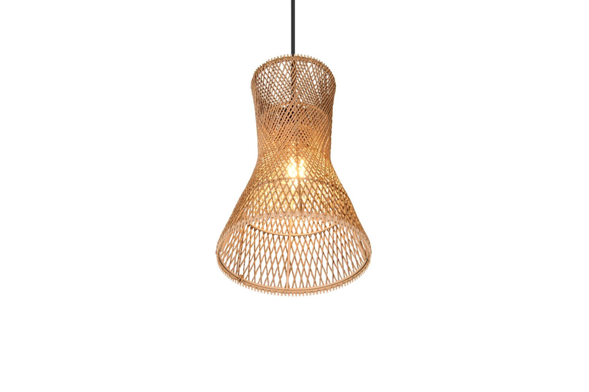 Pendelleuchte Bijou aus geflochtenem Rattan, frontal dargestellt, zeigt die konische Form und die durch das Geflecht schimmernde Beleuchtung.