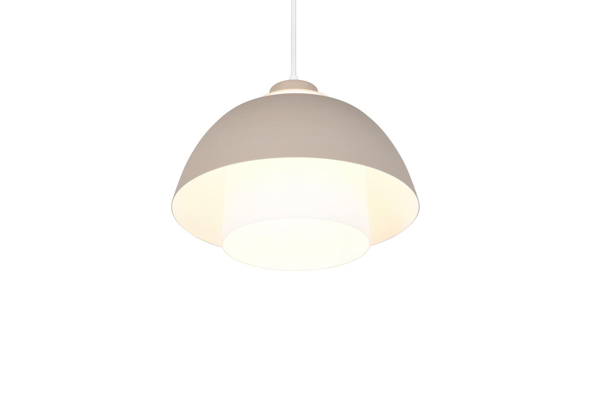 Pendelleuchte Tilos mit zylindrischer Form und zwei übereinander angeordneten, weißen Lampenschirmen, die für ein weiches, diffuses Licht sorgen.