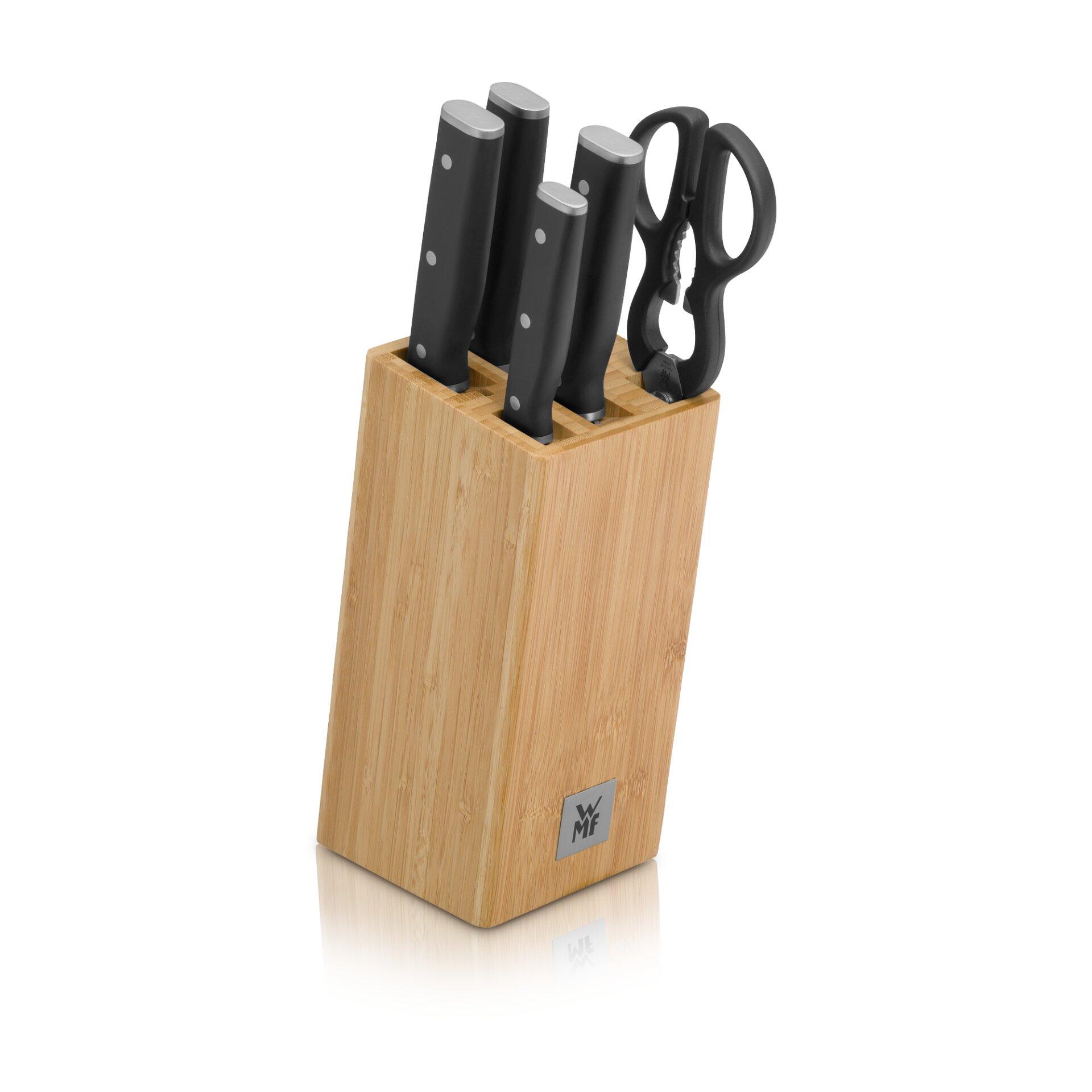 Messerblock WMF Sequence Kitchen aus Bambus mit Kochmesser, Tranchiermesser, Brotmesser, Gemüsemesser und Schere, leicht schräge Perspektive.