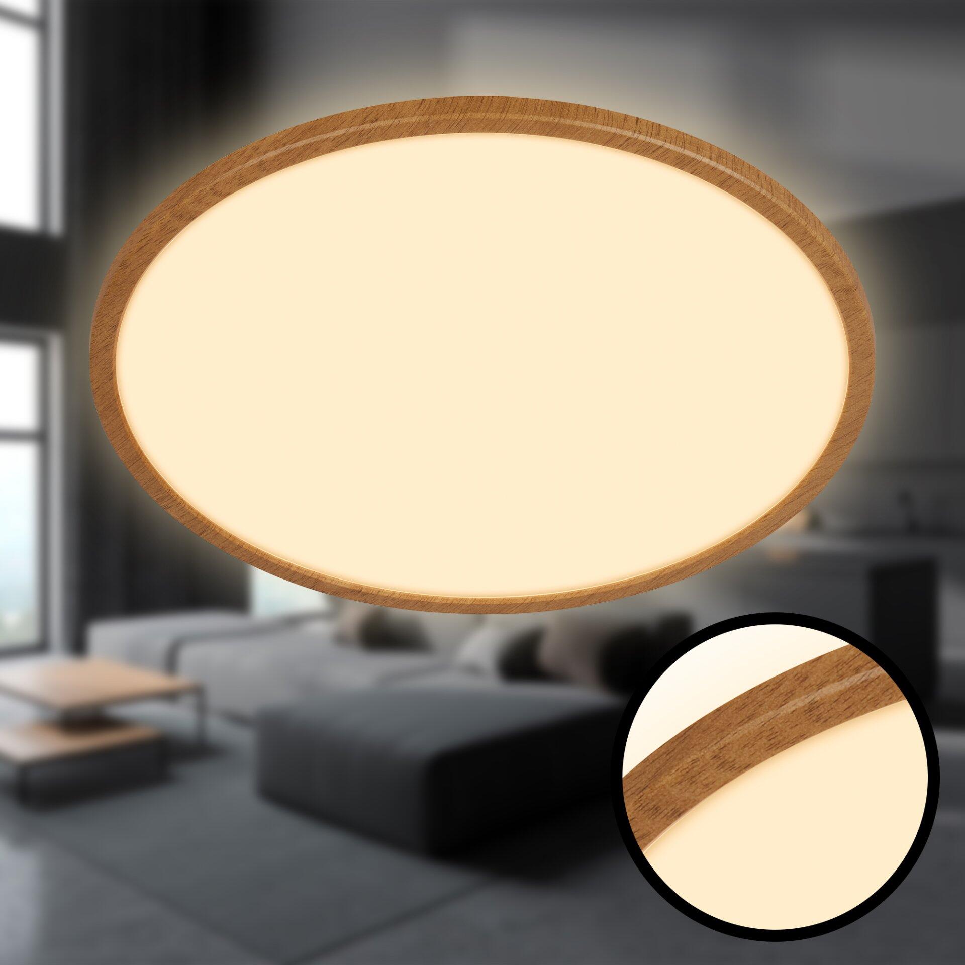 Panel Tava Wood Deckenleuchte mit ovalem Holzrahmen, die in einem modernen Wohnzimmer angebracht ist und ein warmes, helles Weißlicht abstrahlt.