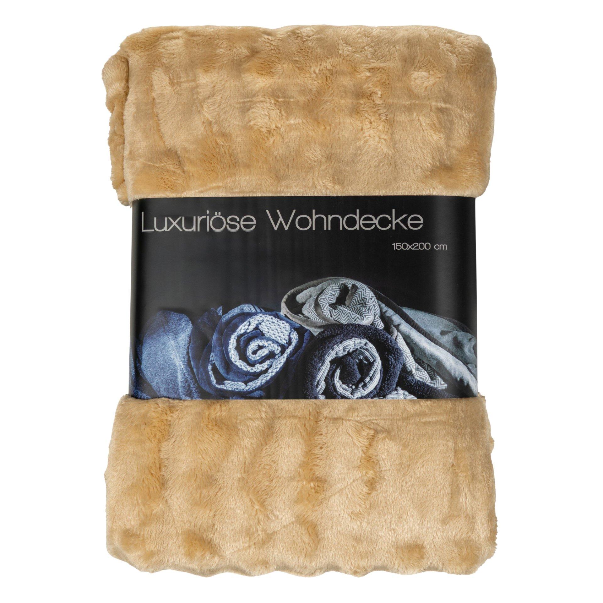 Flauschige, karamellfarbene Wohndecke aus Polyester auf Rollenhalterung, die ihre teddyähnliche Textur und die Maße 150x200 cm zeigt.