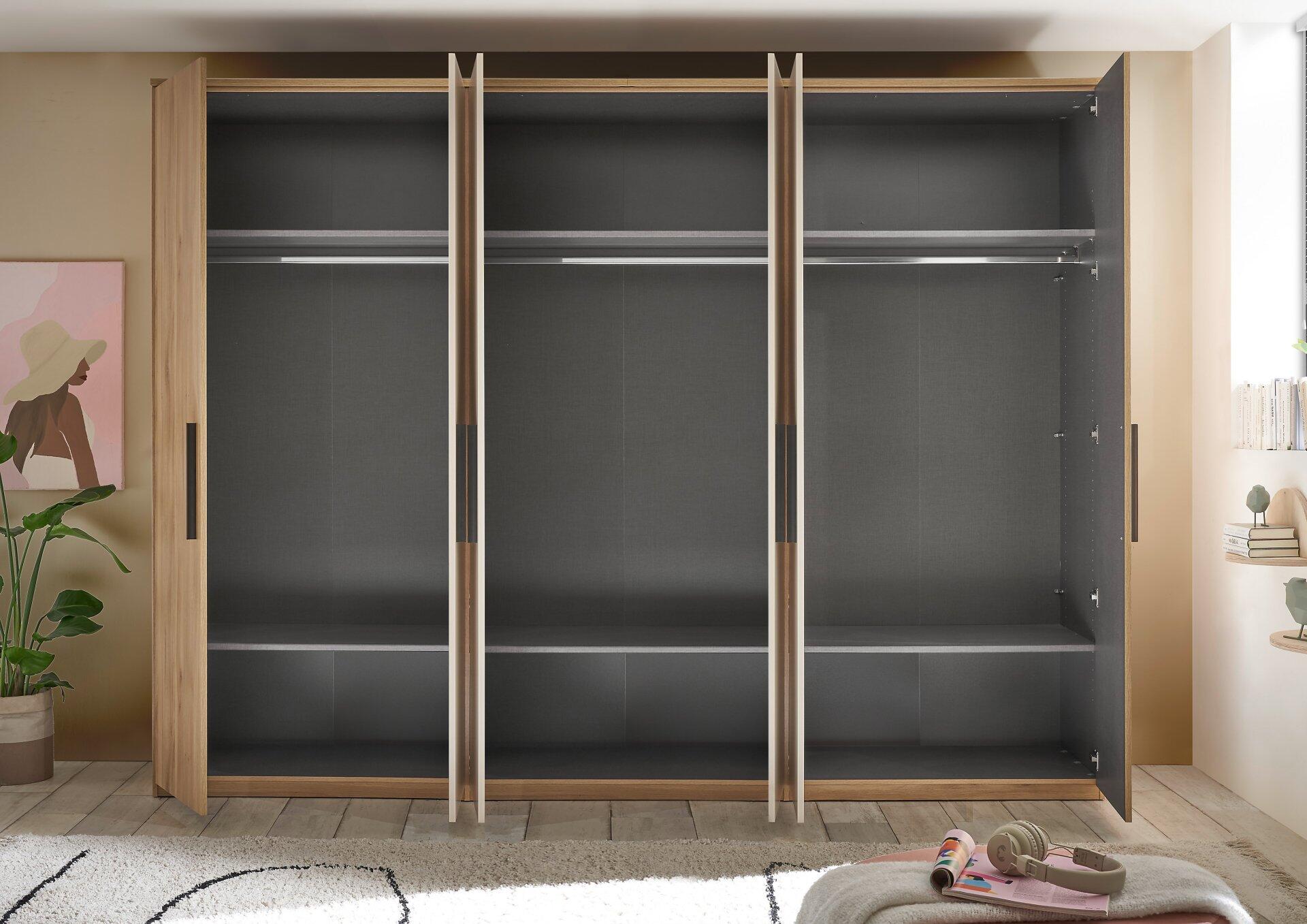 Kleiderschrank, Tabina