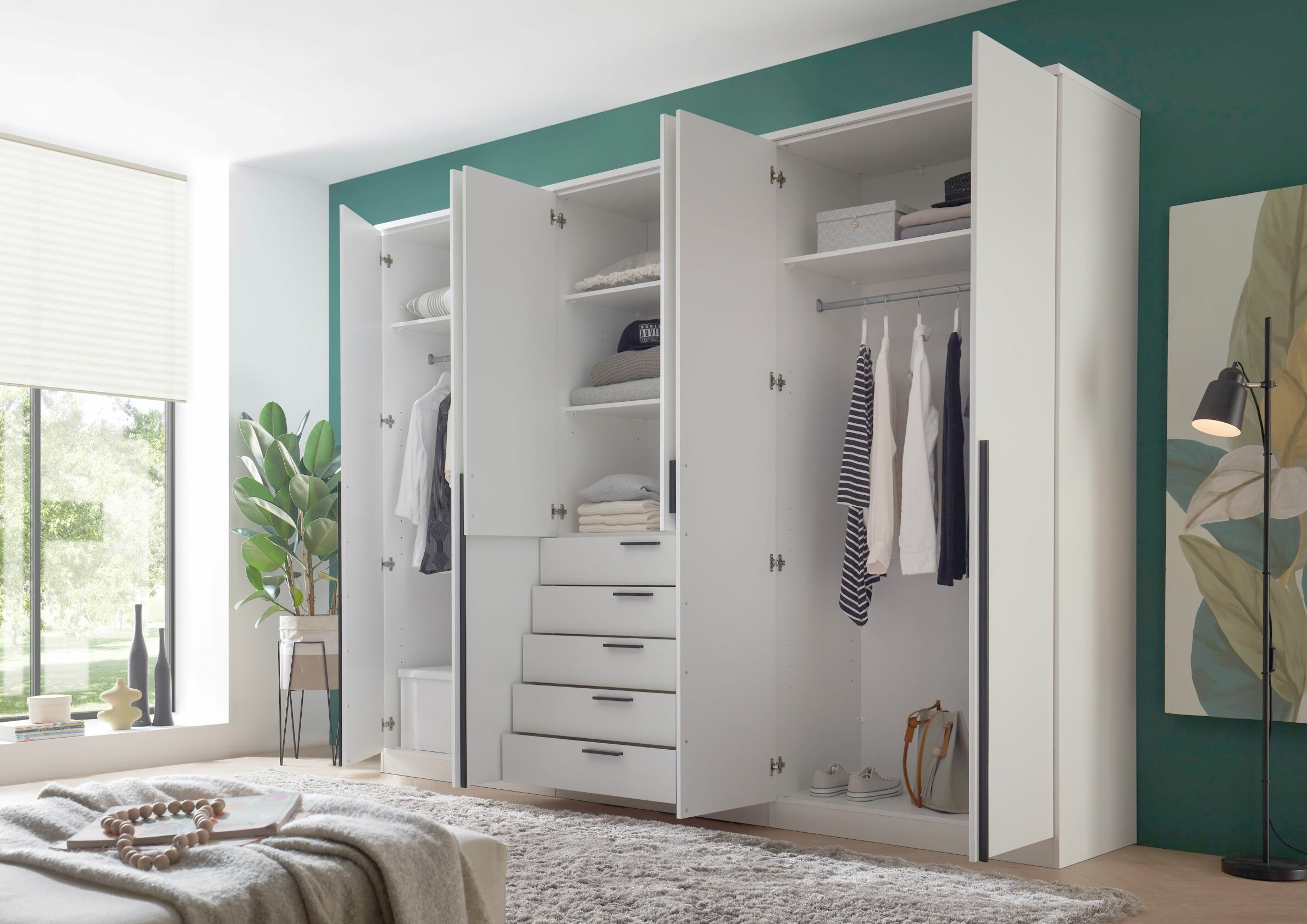 Kleiderschrank, Arnis