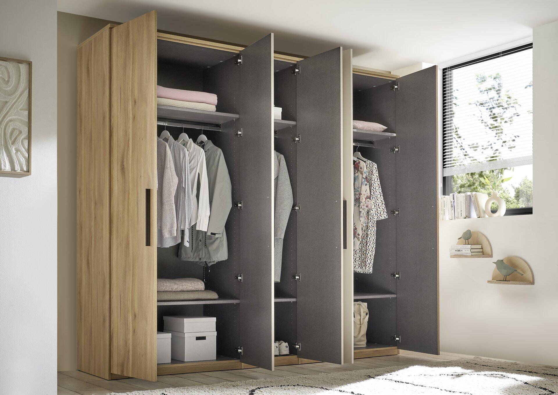 Kleiderschrank, Tabina