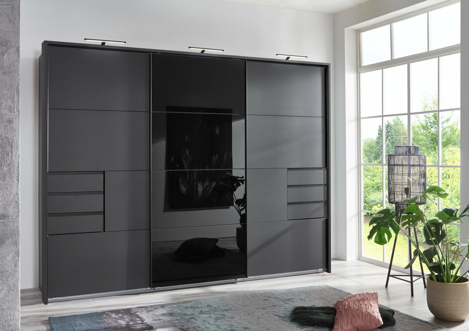 Schwebetürenschrank, Saigon