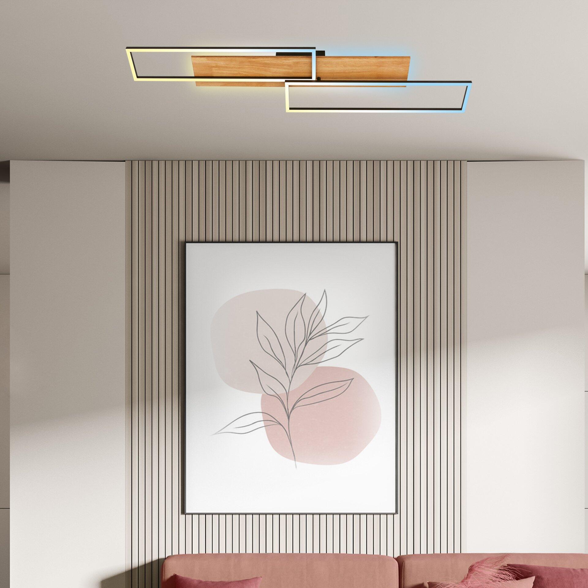 Deckenleuchte Cornice mit goldenem Metallrahmen, versetztem Holzrechteck und dimmbaren LEDs, dargestellt aus schräger Vogelperspektive in einem modernen Raumambiente.