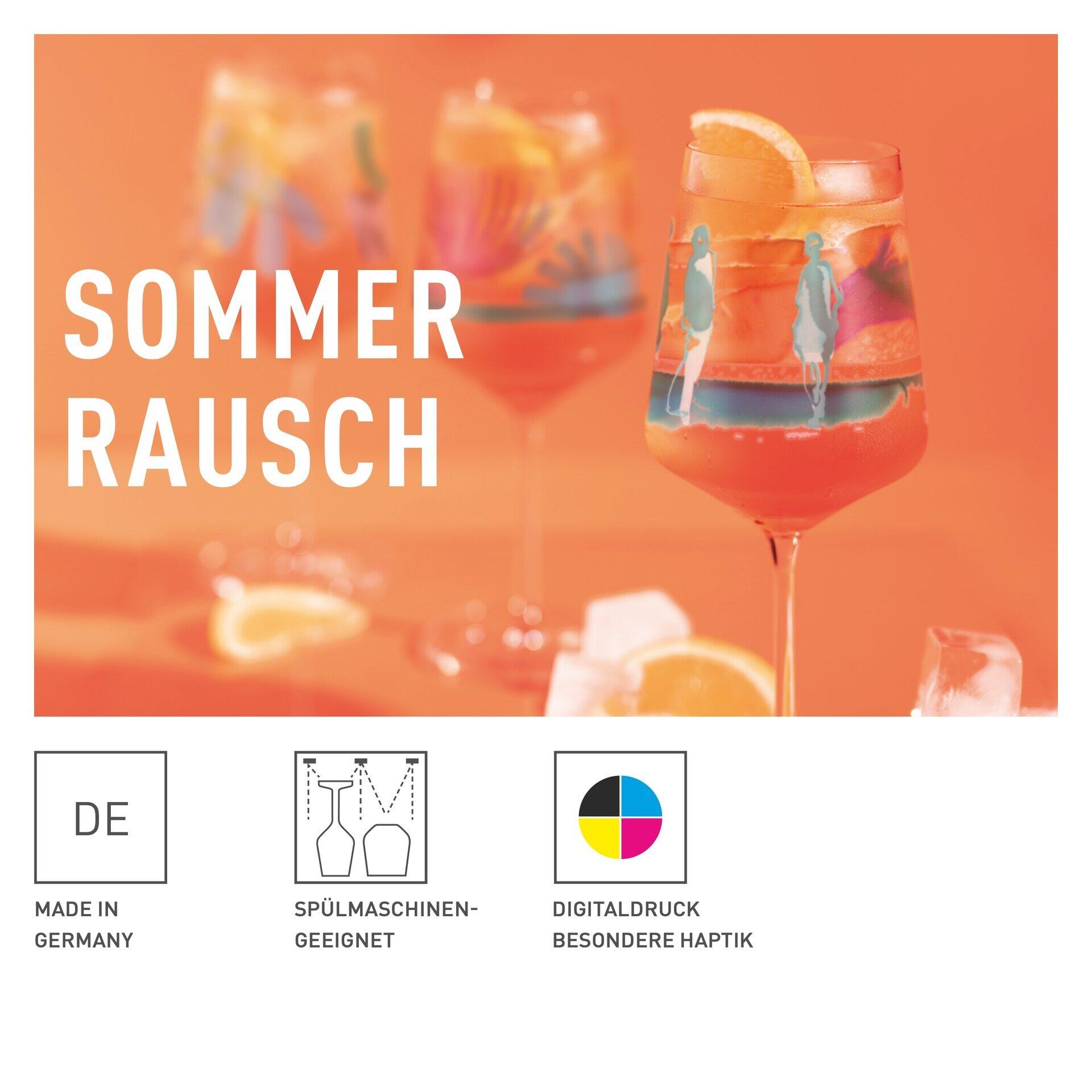 Nahaufnahme eines Aperitifglases mit Eiswürfeln und Orangenscheiben, präsentiert in einer Geschenkbox mit Icons für Made in Germany, spülmaschinengeeignete Funktion und Digitaldruck.