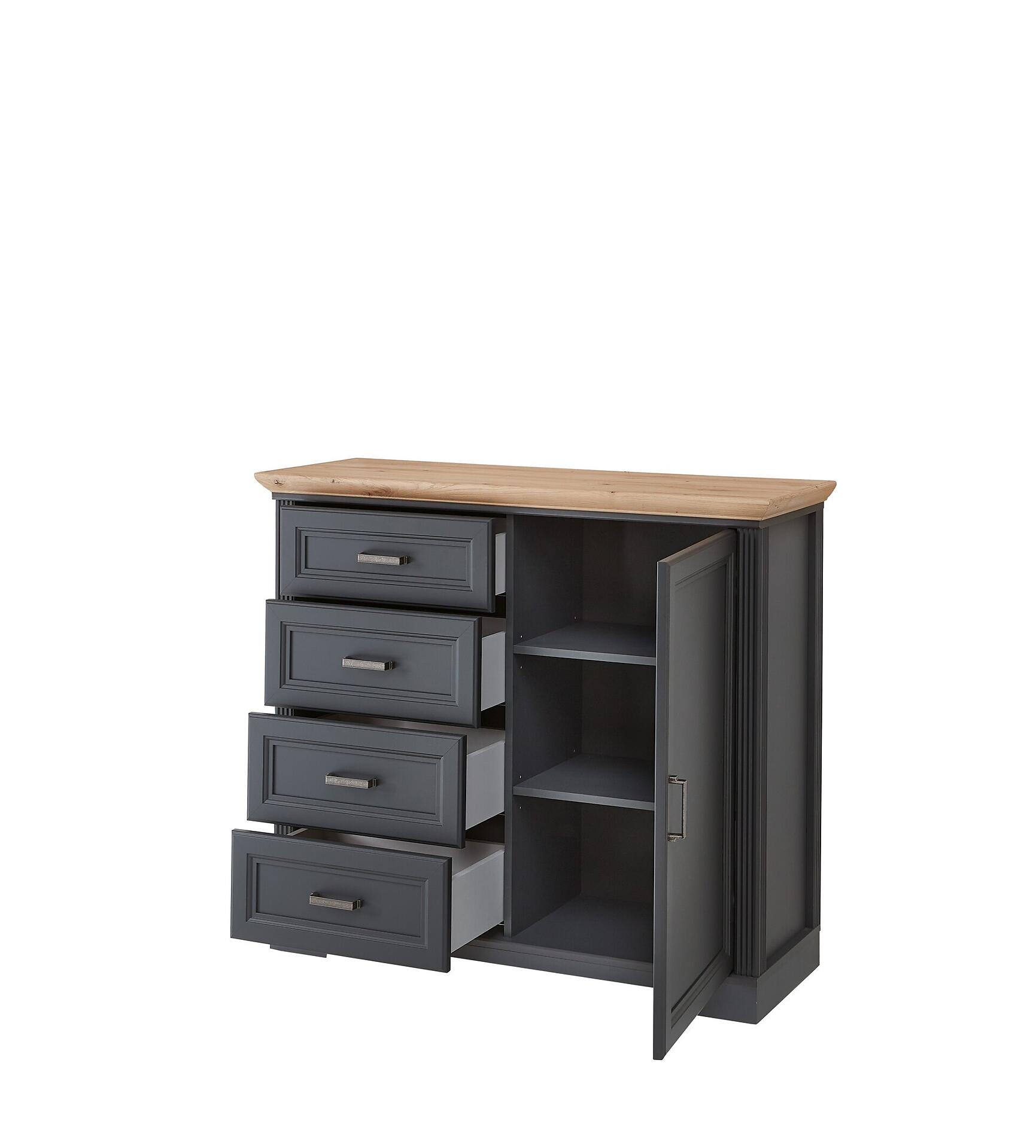 Kommode Jasmin: Graues Sideboard mit vier Schubladen, Holztür und Innenleben, dargestellt in einer ¾-Ansicht mit sichtbarer Maserung der Oberplatte.