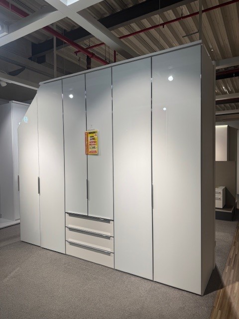 Kleiderschrank Megaplan