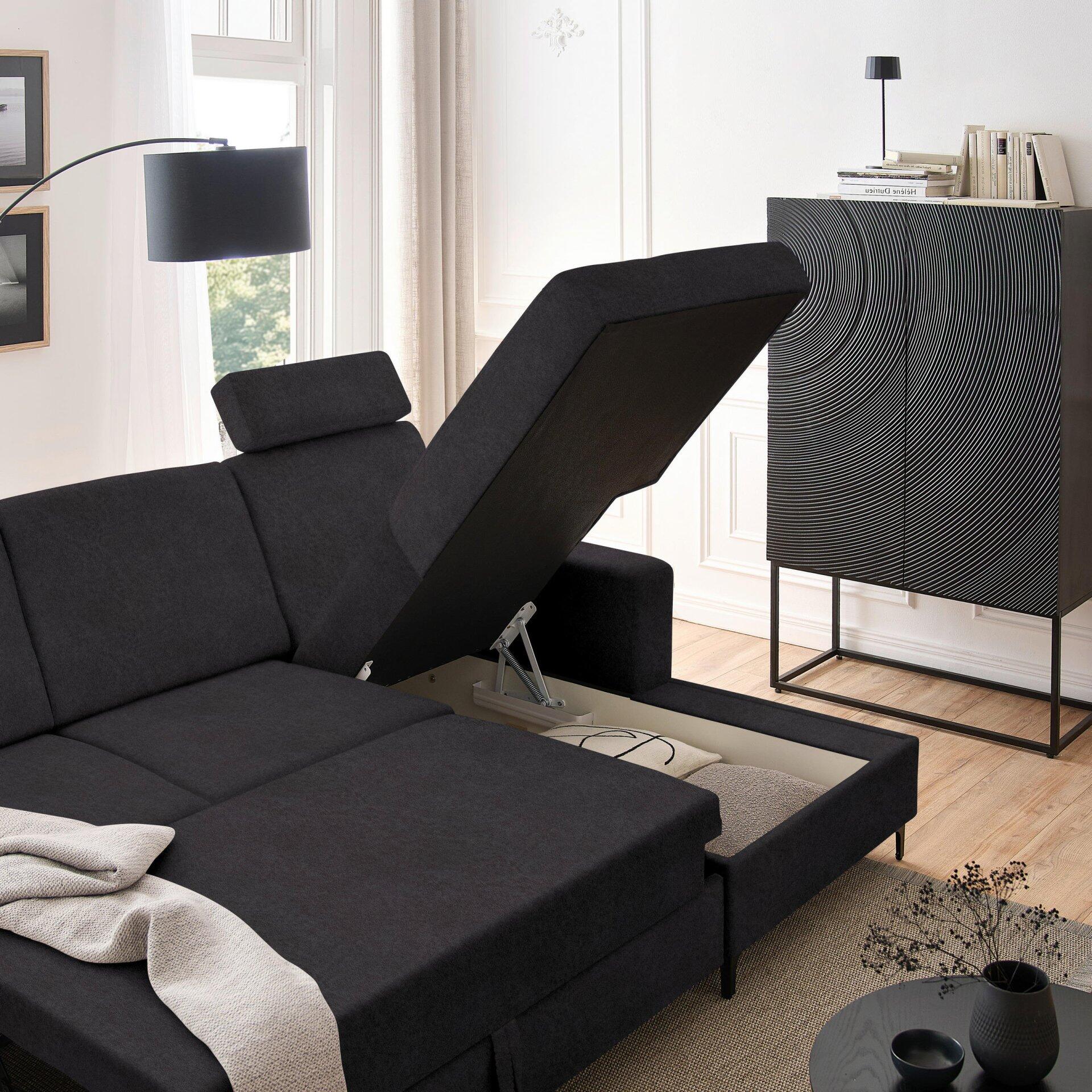 Ecksofa Balina mit ausgeklappter Liegefläche und sichtbarem Mechanismus für die Schlaffunktion.