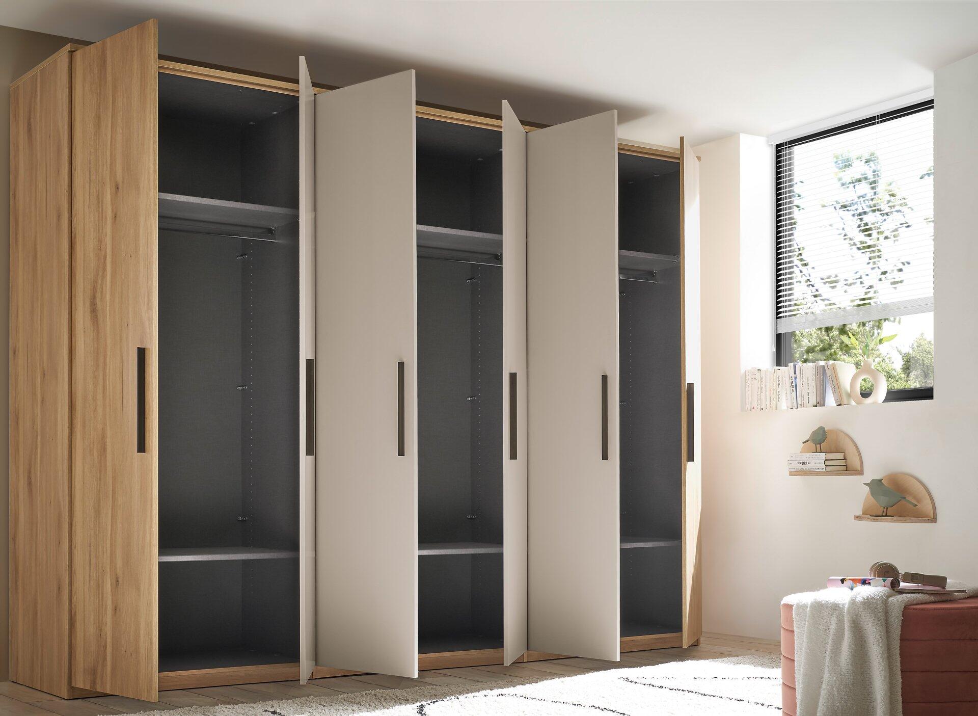 Kleiderschrank, Tabina