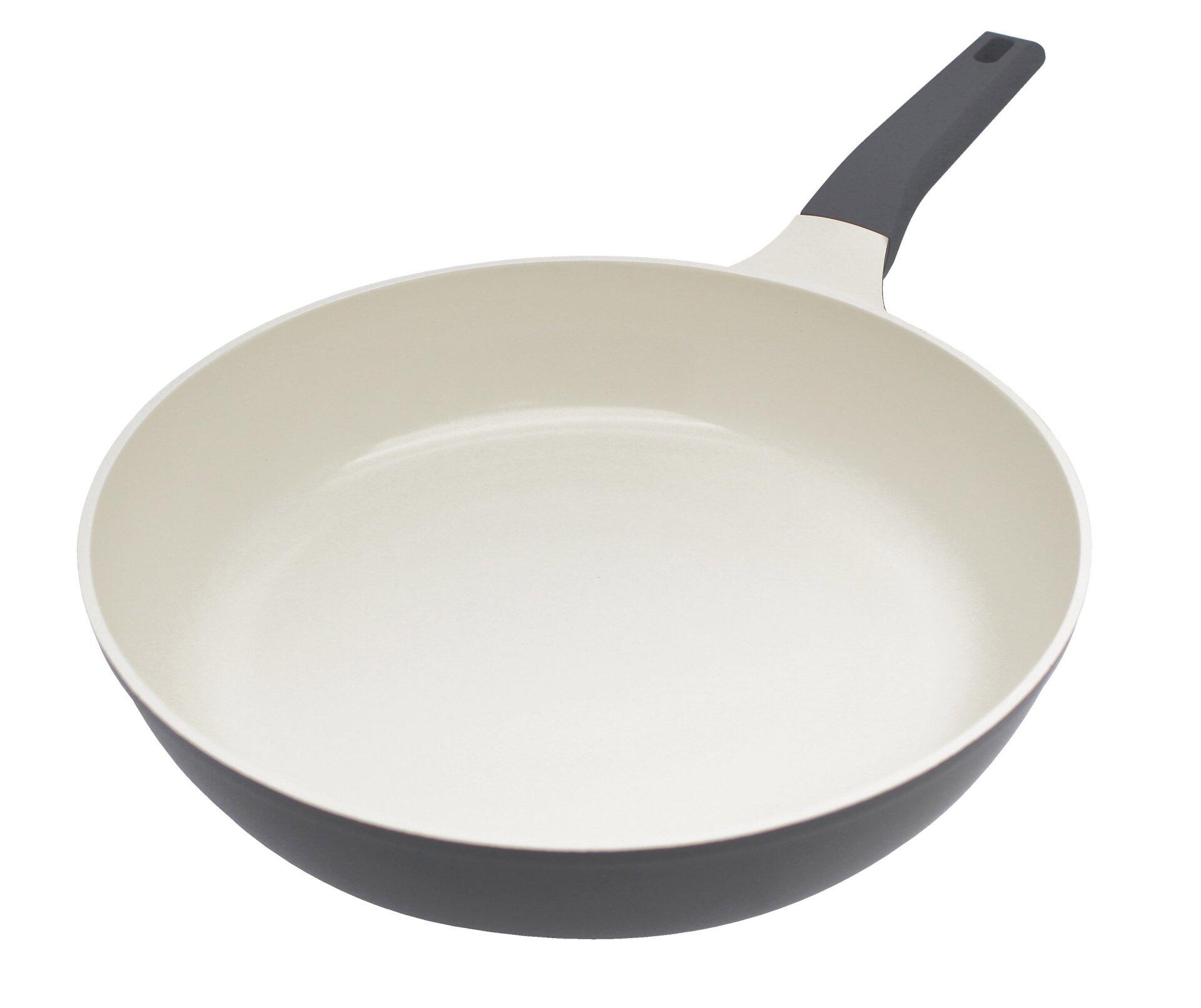 Schmorpfanne Pastell in Vogelperspektive mit weißem Antihaftbeschichtung-Innenraum, grauem Rand und ergonomisch geformtem Softtouch-Griff.