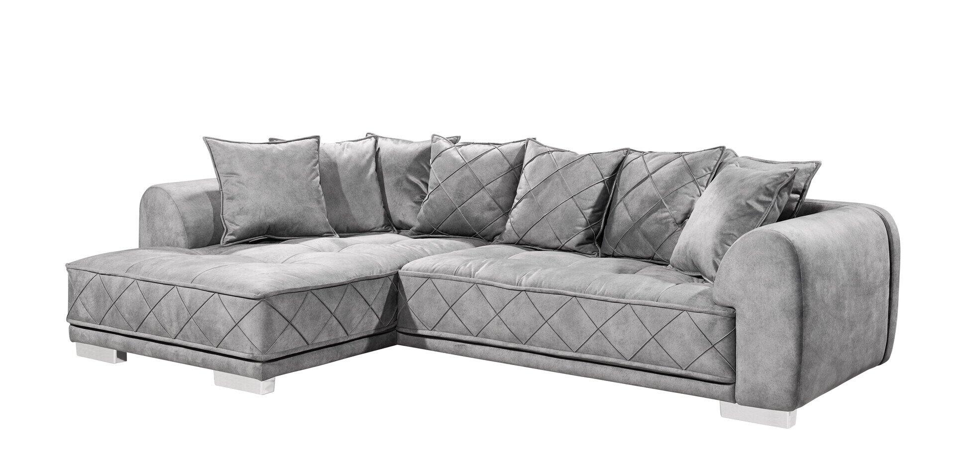 Graues Ecksofa Sentina mit Chaiselongue, diamantförmiger Polsterung auf Sitzflächen und Rückenlehnen sowie silberfarbenen Füßen, das eine bequeme Liegefläche bietet.
