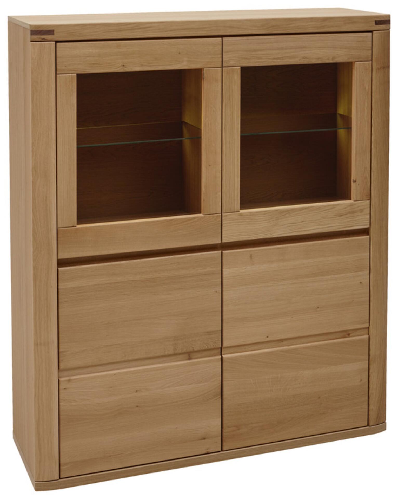 Highboard Timos mit zwei Glastüren im oberen Bereich, zwei Schubladen in der Mitte und zwei Holztüren unten, aus hellem Holz mit natürlicher Maserung.