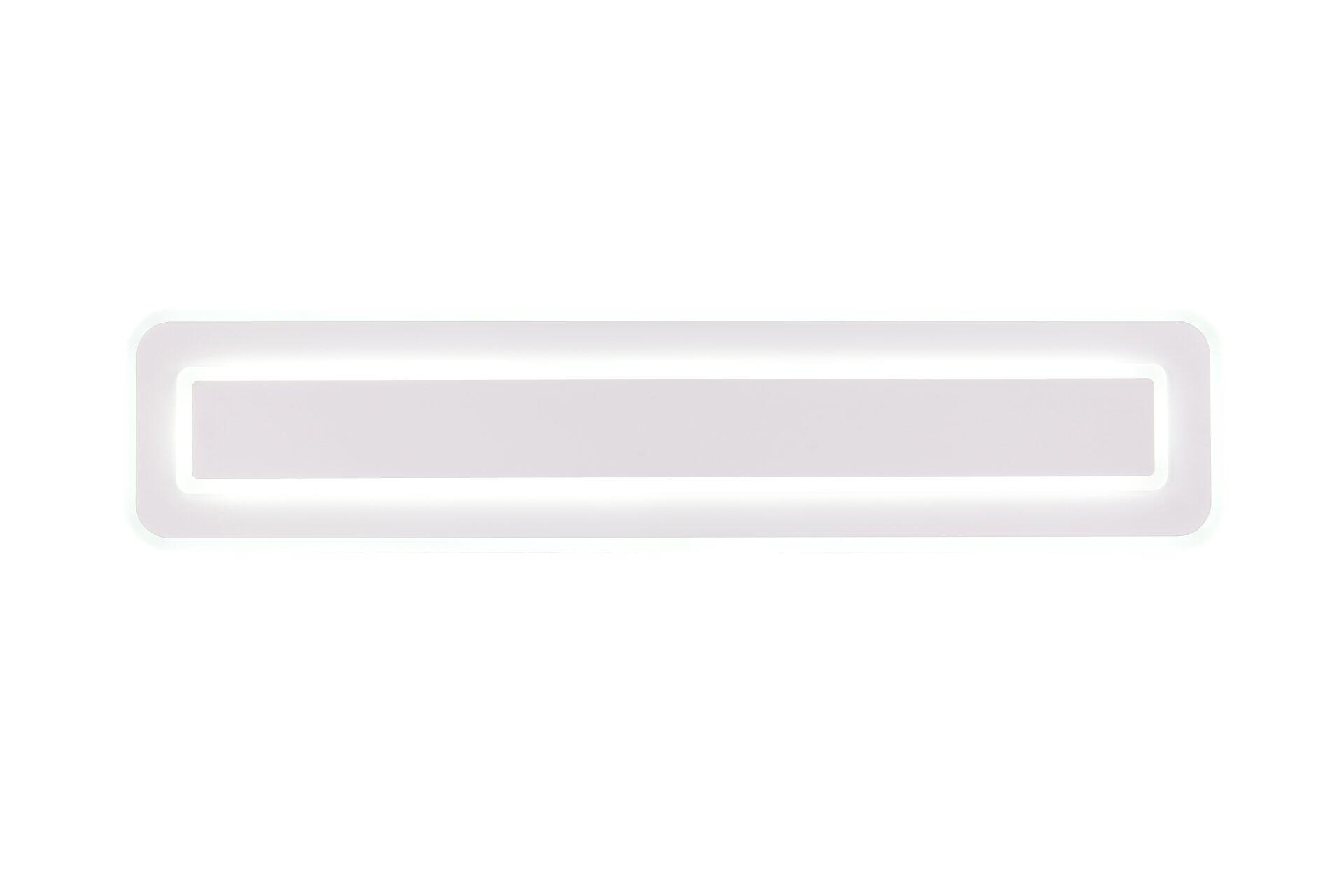 Deckenleuchte Riva mit rechteckiger Form, weißer Umrandung und integrierter, diffuser Hintergrundbeleuchtung für ein weiches Licht.