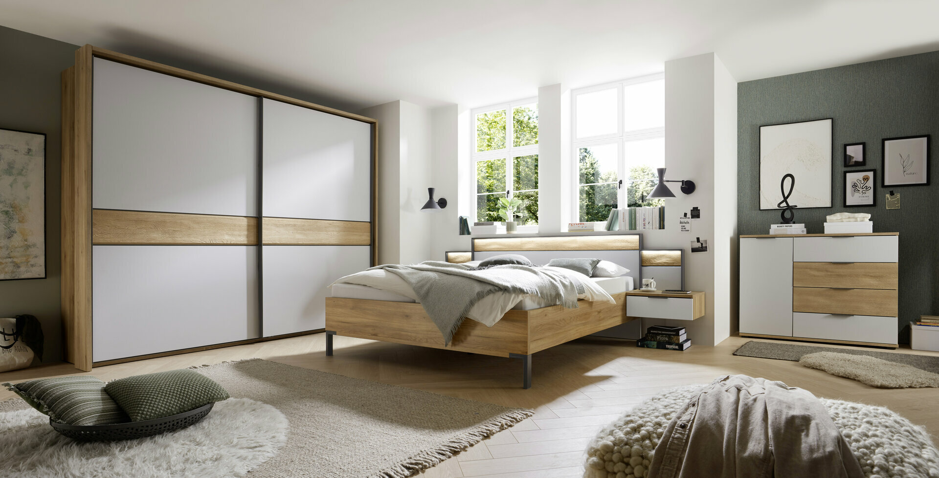 Schwebetürenschrank, Pesina