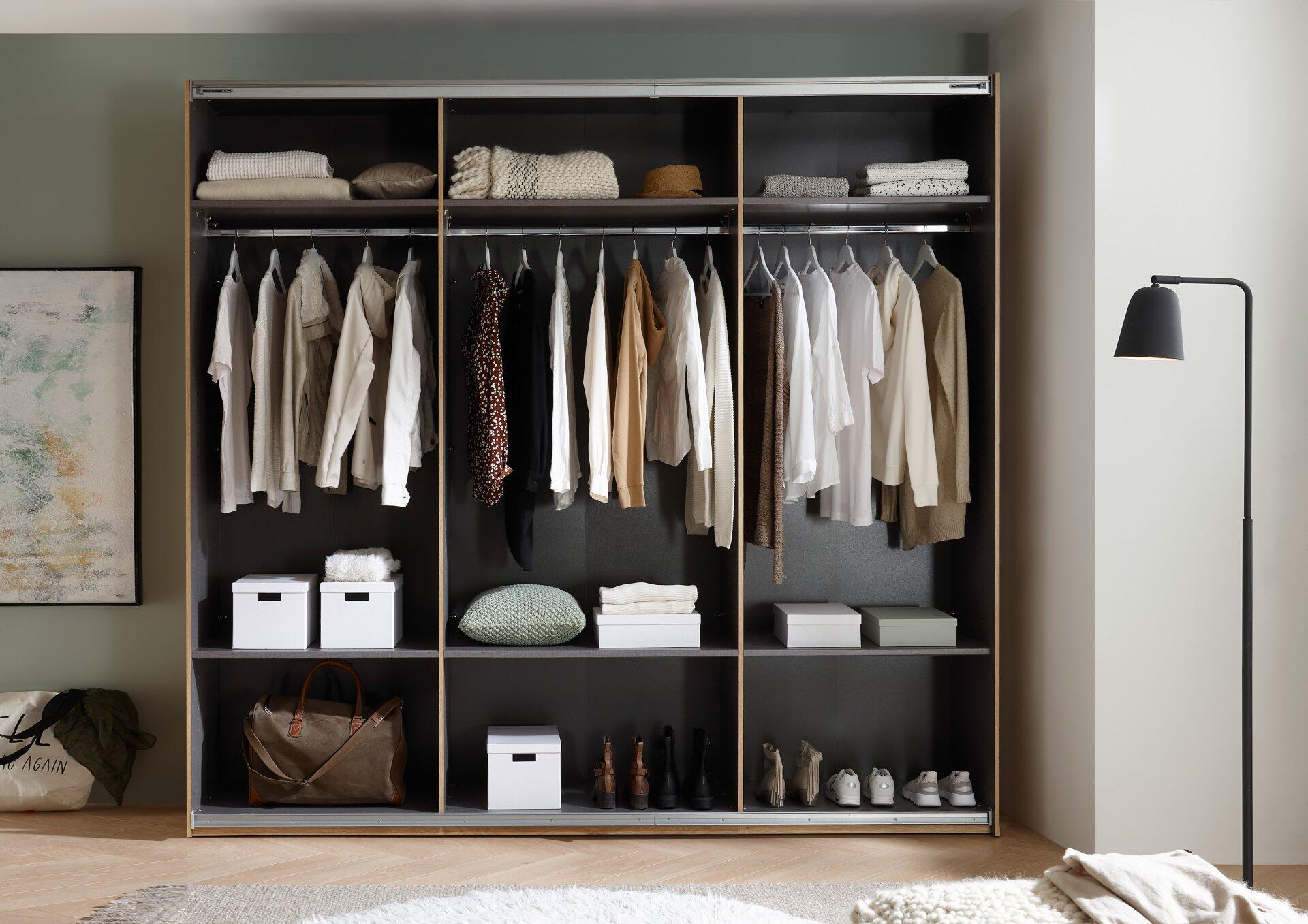 Schwebetürenschrank, Pesina