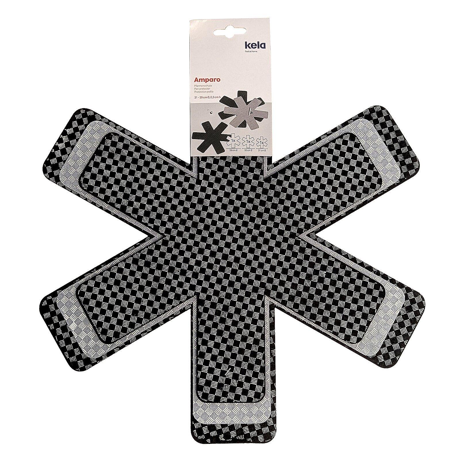 Pfannenschutz Amparo: Sternförmige Fußmatte mit geometrischem Schachbrettmuster in schwarzem und weißem Design.