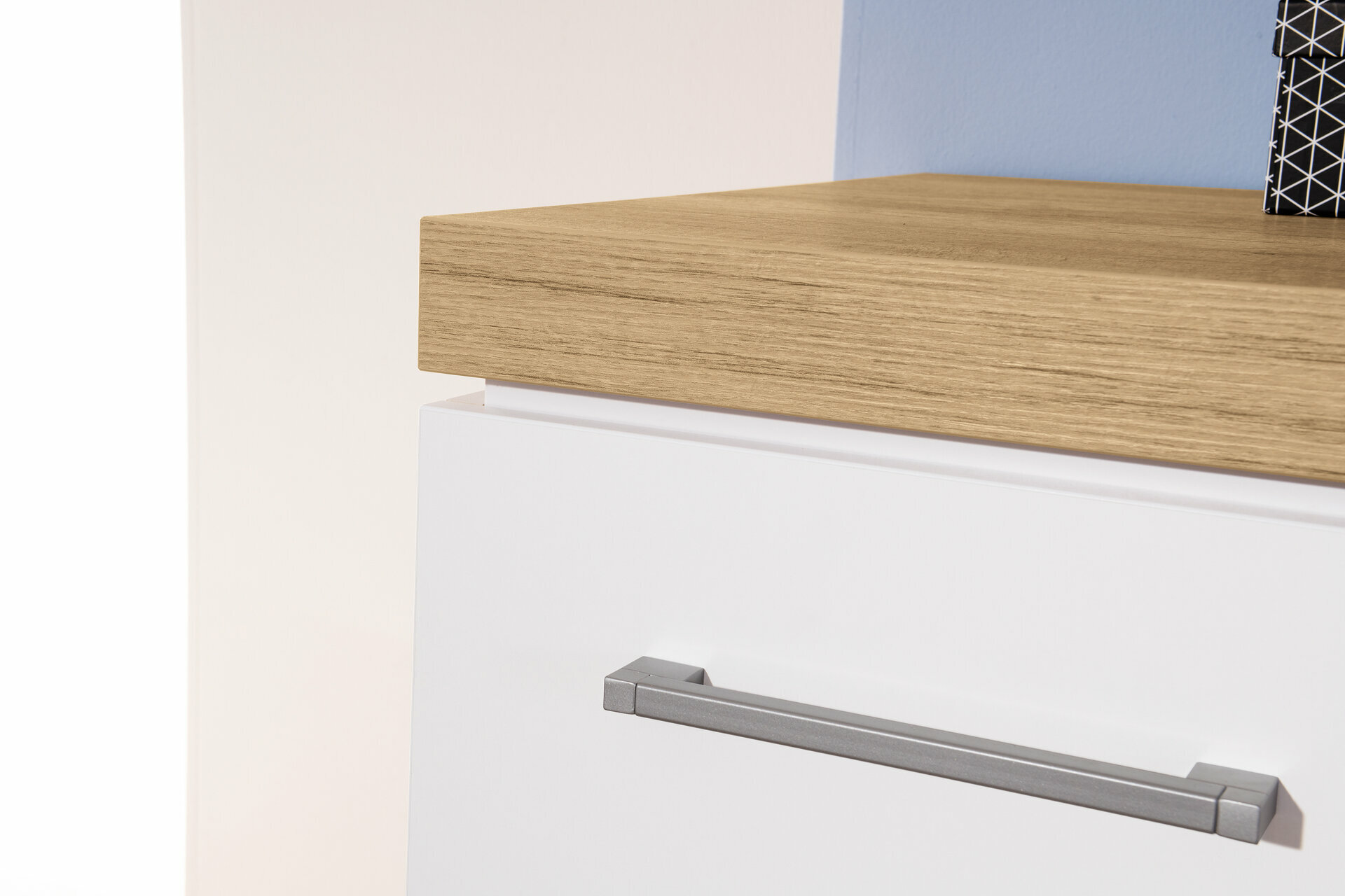 Highboard, Kira
