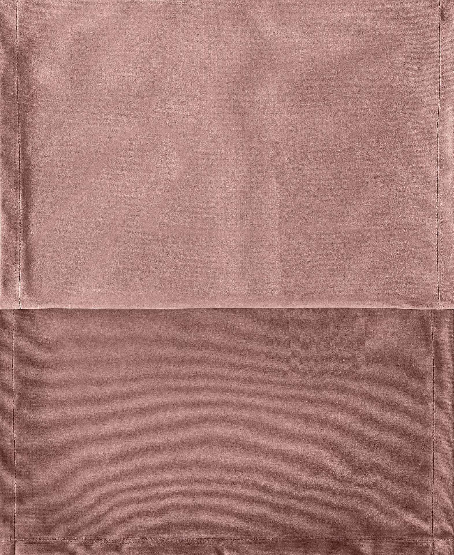 Quadratischer Ottomanen mit rosafarbenem Samtbezug aus 100% Polyester, aus Vogelperspektive leicht geneigt zu sehen.