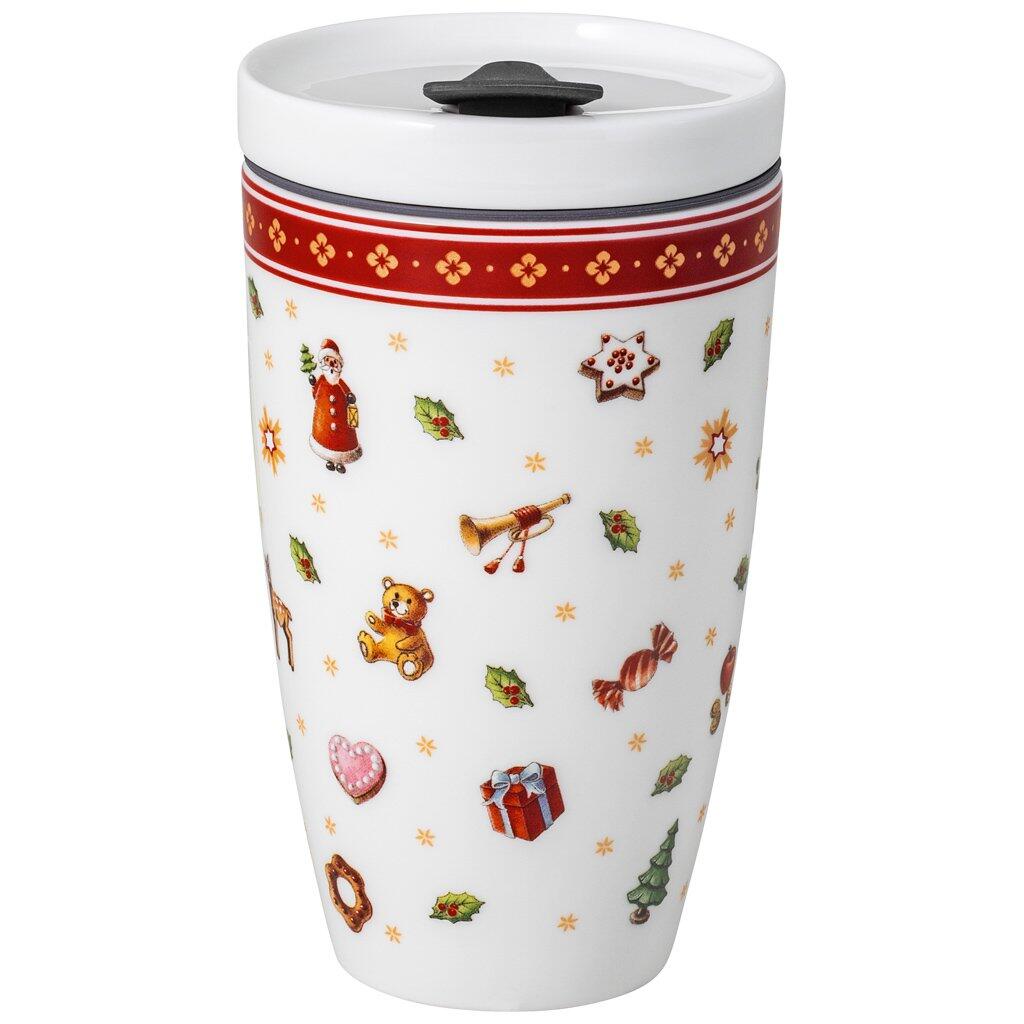 Weißer Reisebecher "Toys Delight" von Villeroy & Boch mit rot-grünem Deckel und weihnachtlichen Motiven, dargestellt aus einer geraden Seitenperspektive.