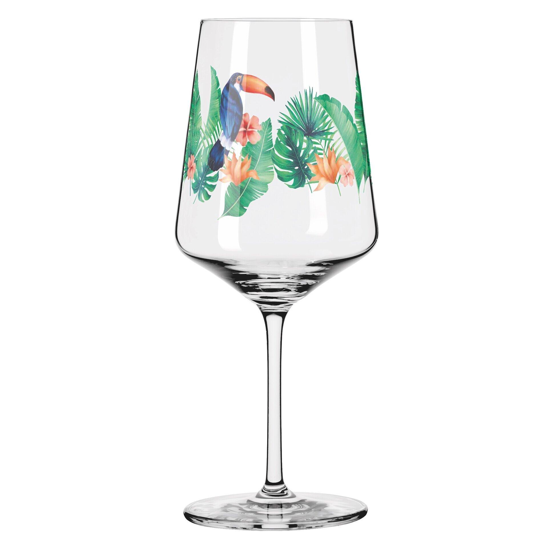 Aperitifglas mit farbigem Tukan-Motiv auf dem Kelch, präsentiert in voller Höhe vor weißem Hintergrund.