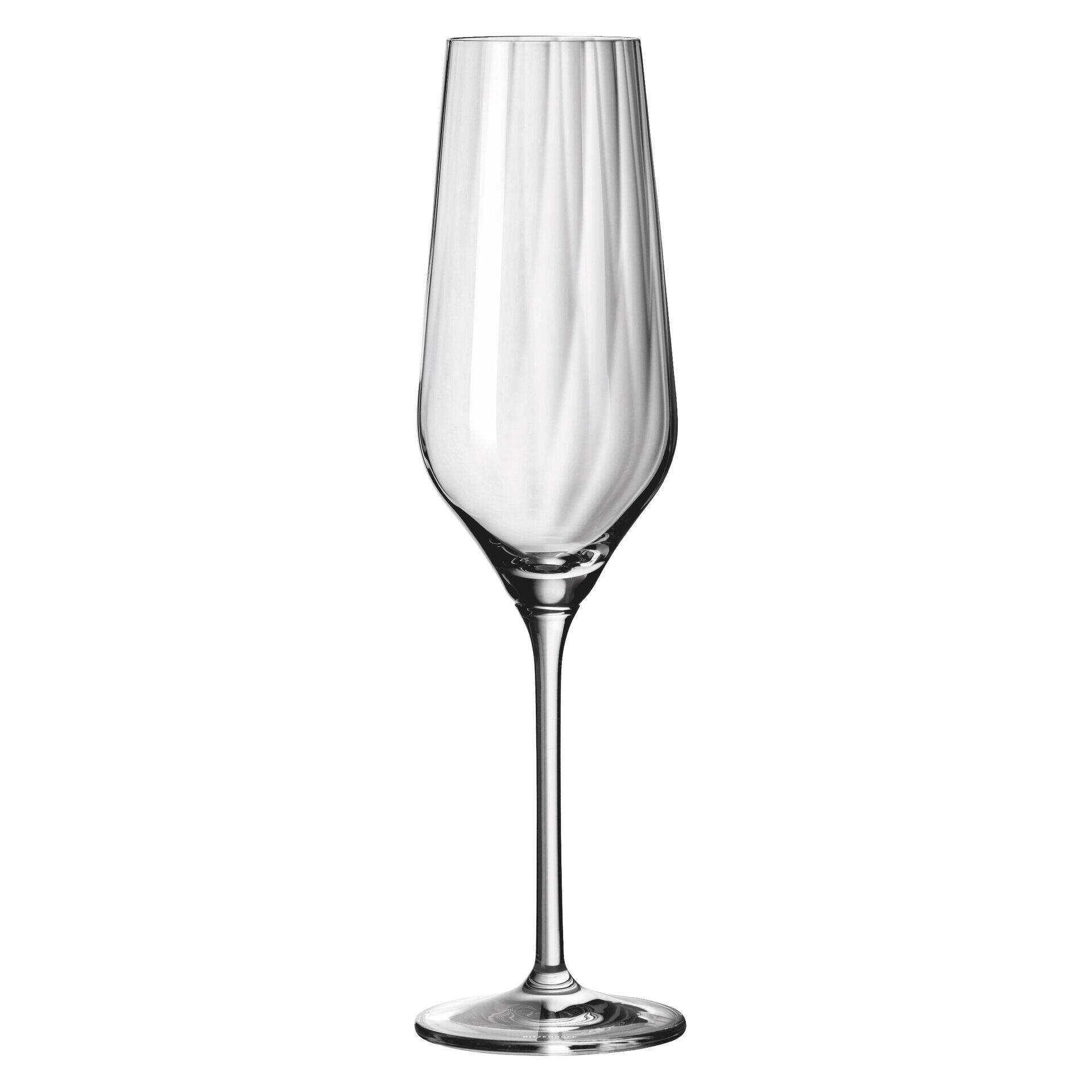 Champagnerglas mit schlanker Form und langem Stiel, frontale Perspektive, Teil eines Champusglas-Sets.