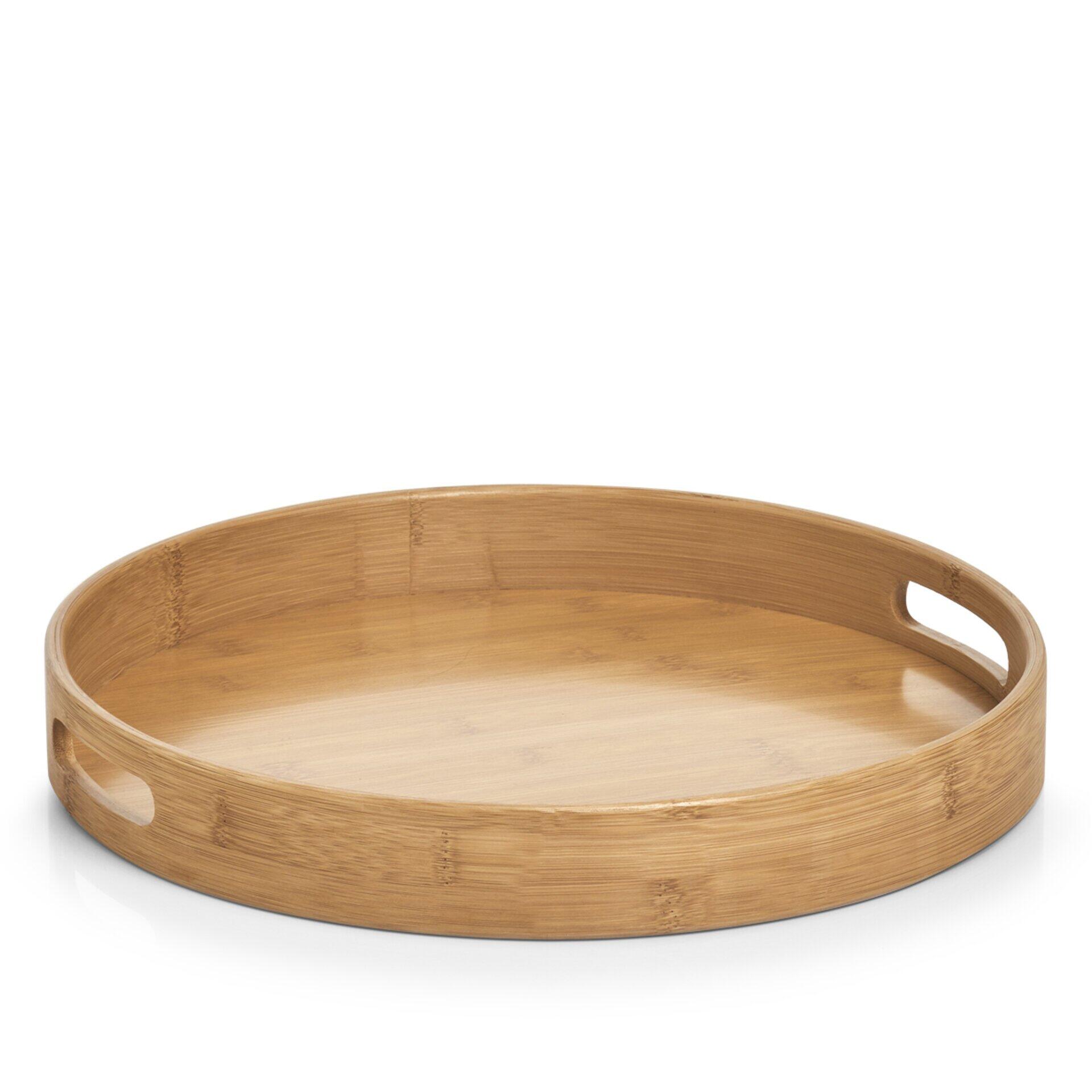 Rundes Serviertablett aus hellem Holz mit zwei Aussparungen als Tragegriffe, frontal und leicht von oben aufgenommen.