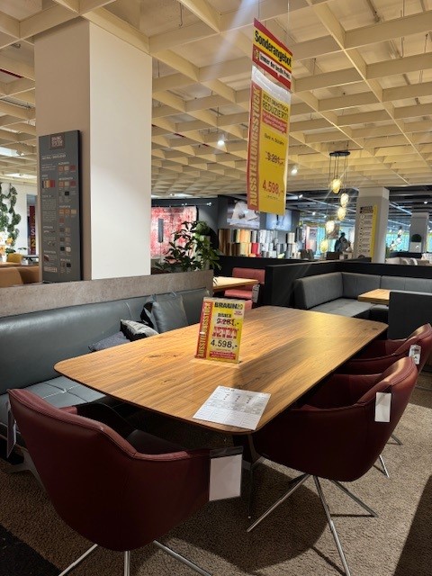 Bank m. Stühlen u. Tisch komp.