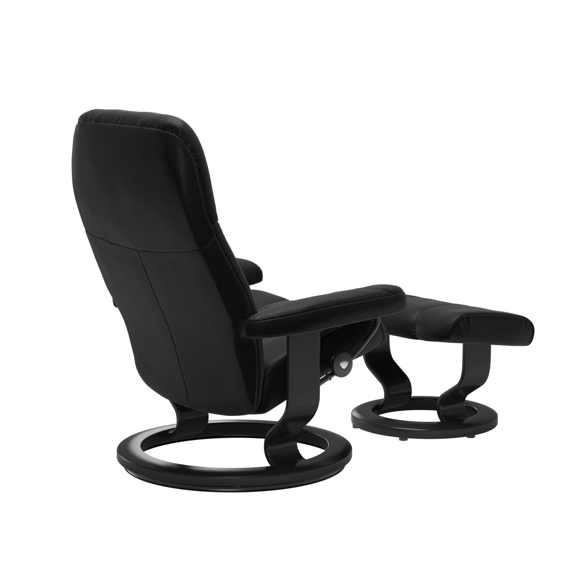 Relaxsessel Consul in Schwarz mit Fußhocker, Detailaufnahme aus Vogelperspektive, zeigt die drehbare Funktion und den nahtlosen Übergang von Rückenlehne zu Armlehnen.