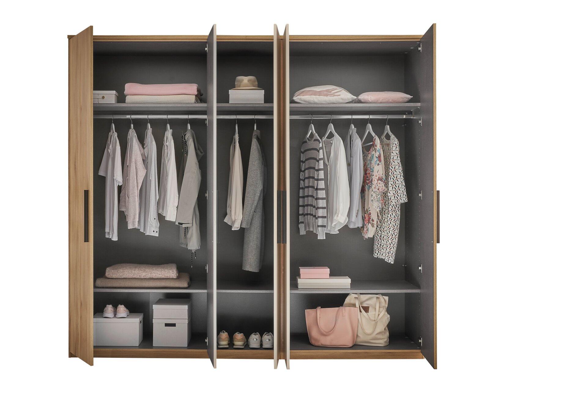 Kleiderschrank, Tabina