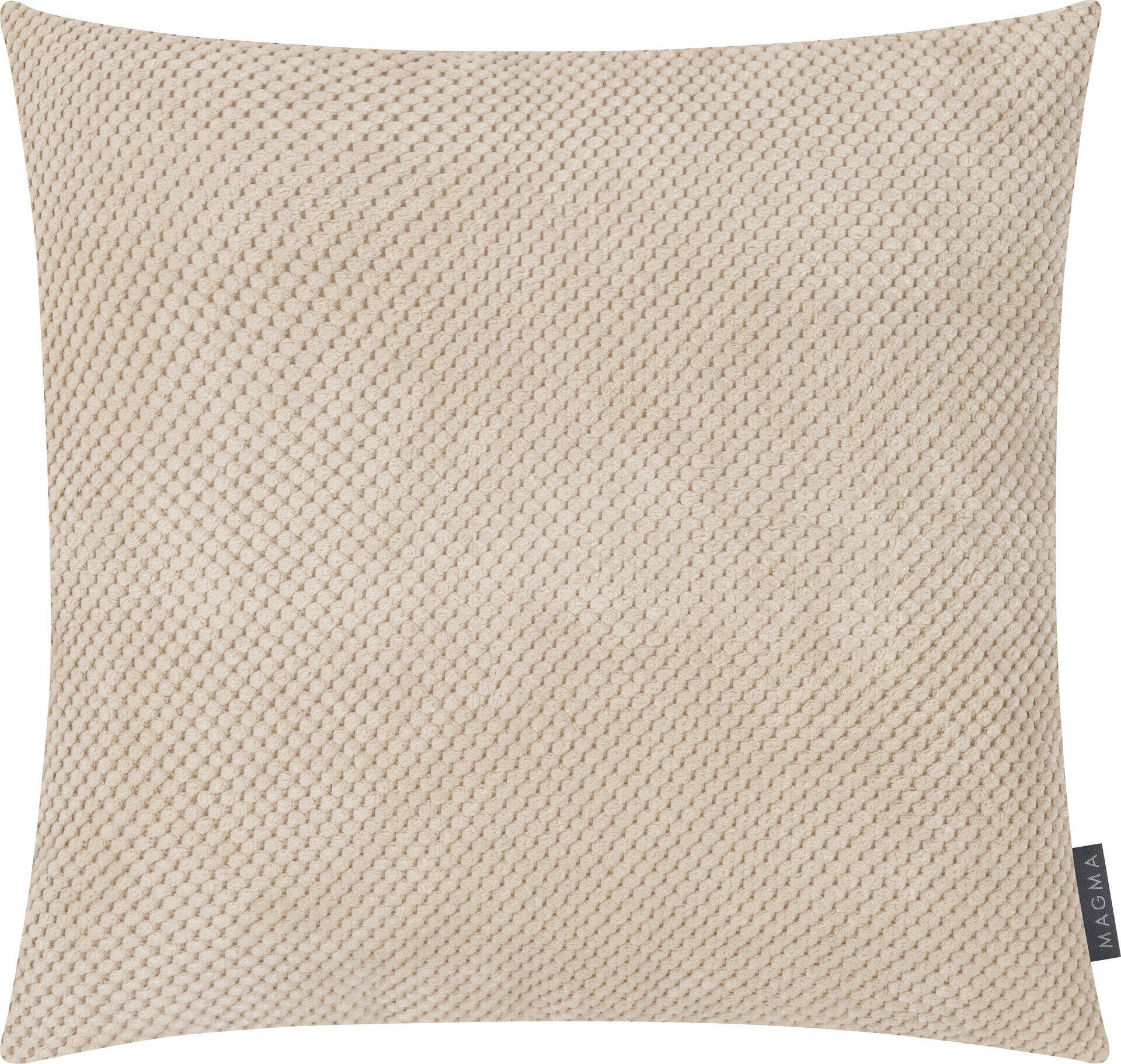 Kissenhülle Comodo mit Wabenmuster und strukturierter Oberfläche in hellbeige, aus 100% Polyester, frontal und aus leicht erhöhter Perspektive aufgenommen.